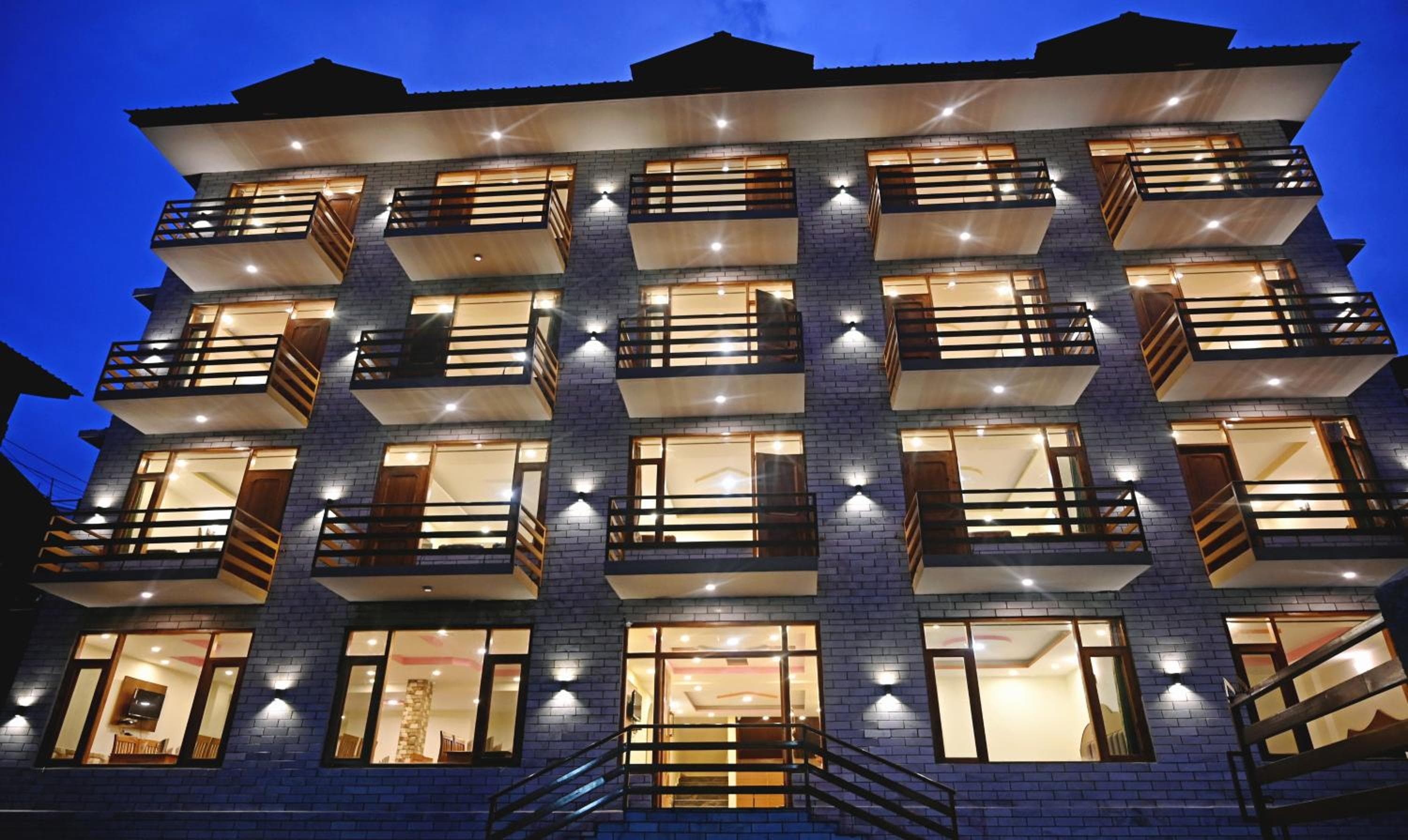 Treebo Dev With Valley View, Mall Road