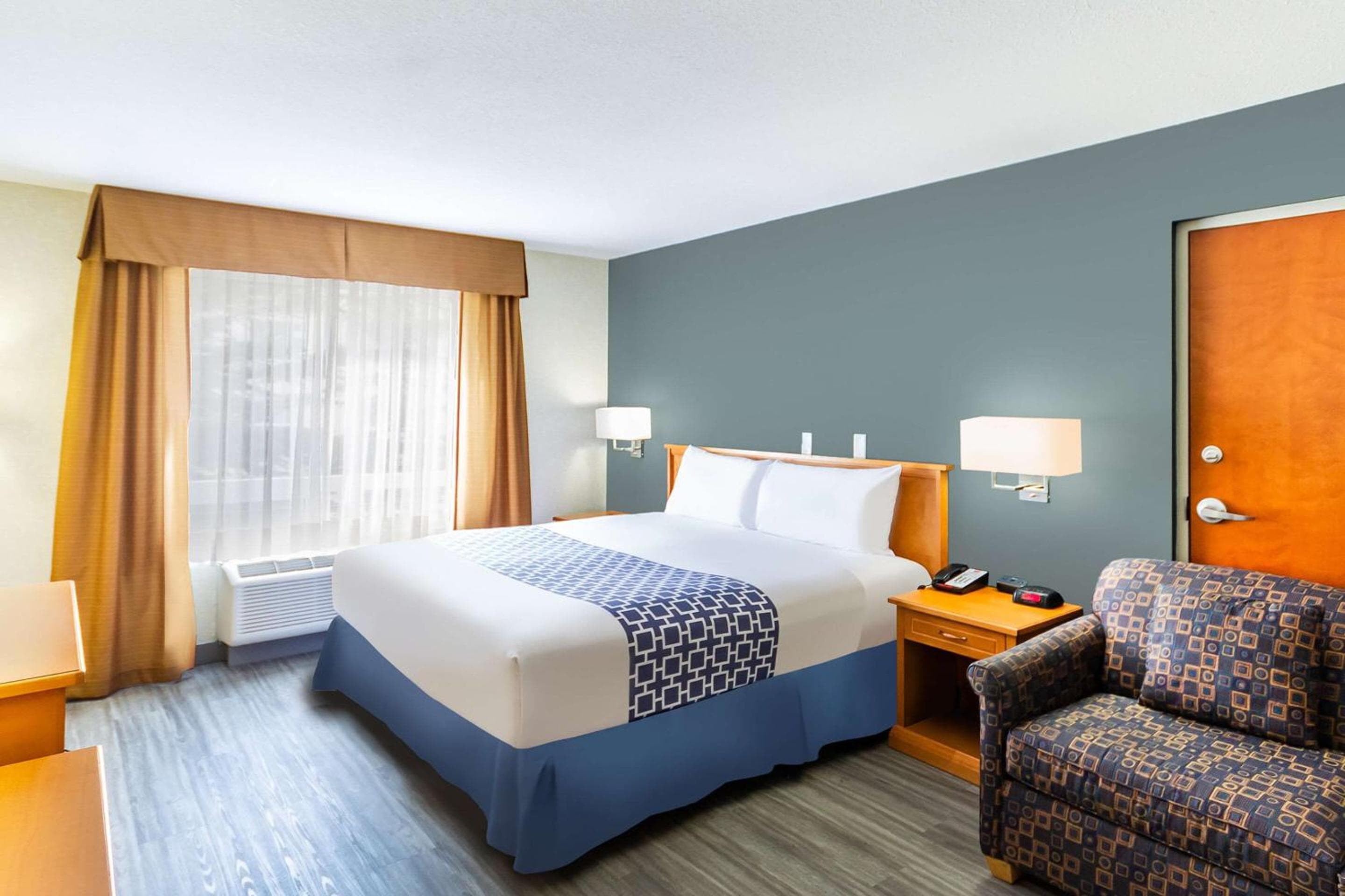 Econo Lodge Inn & Suites Calgary - University