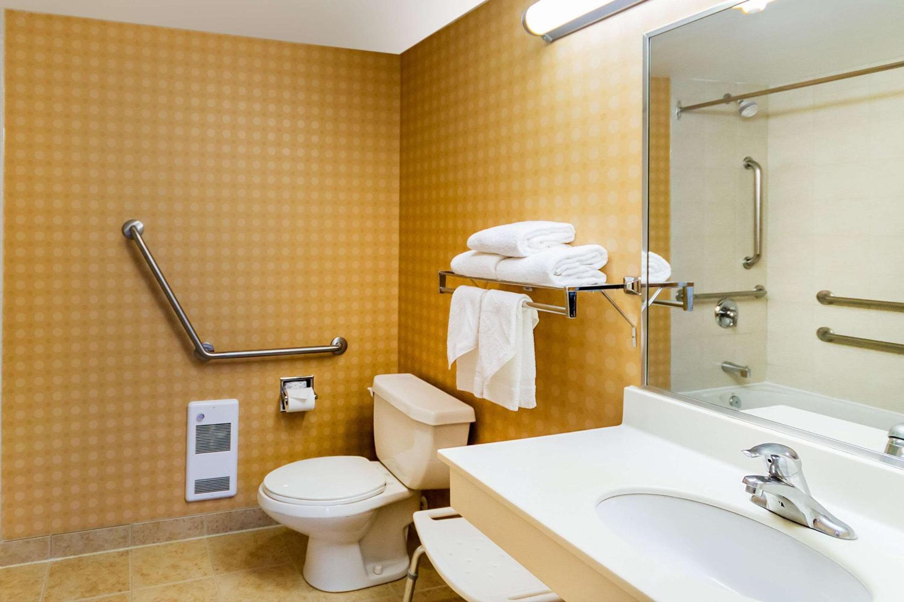 Econo Lodge Inn & Suites Calgary - University