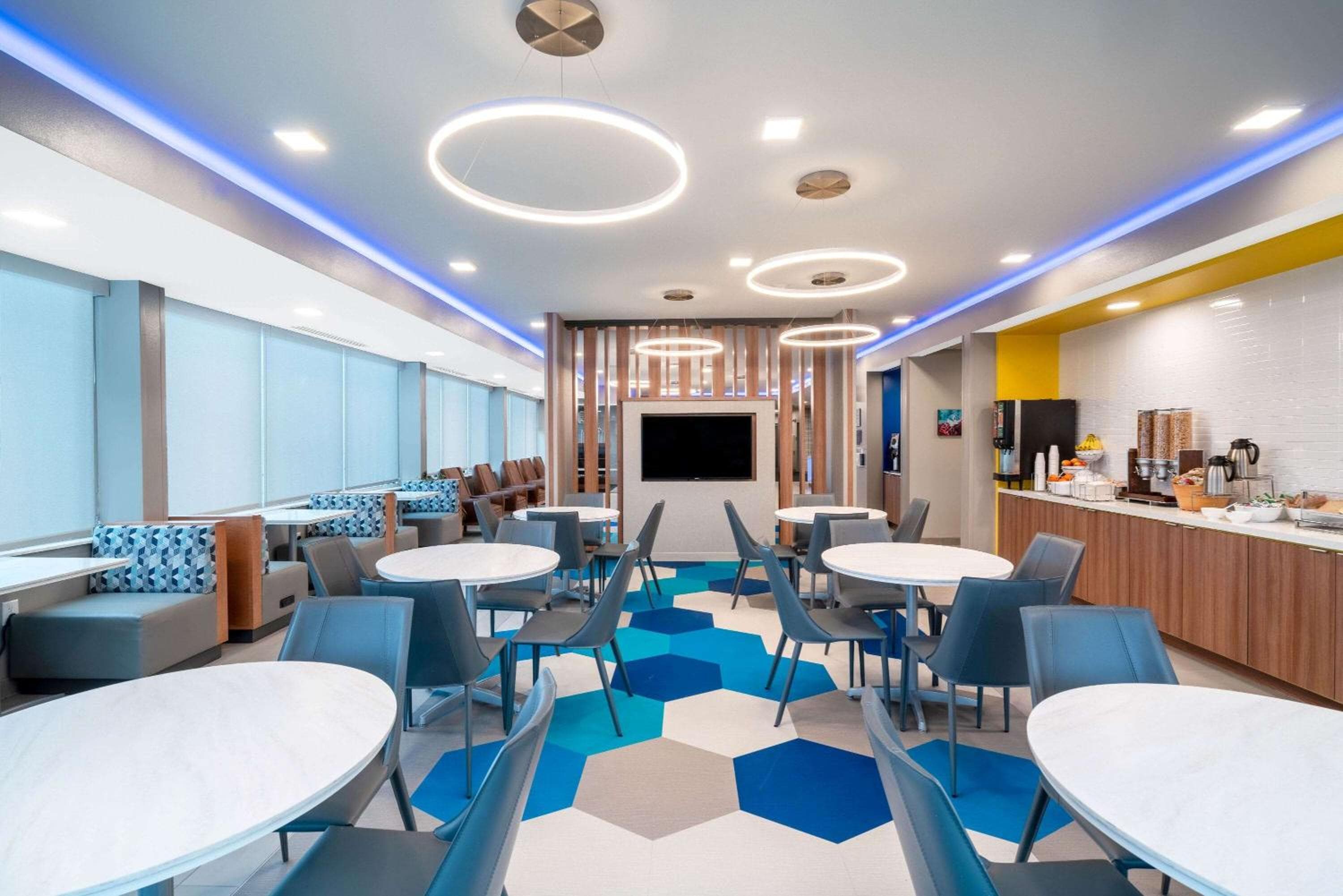 Microtel Inn & Suites by Wyndham Hot Springs