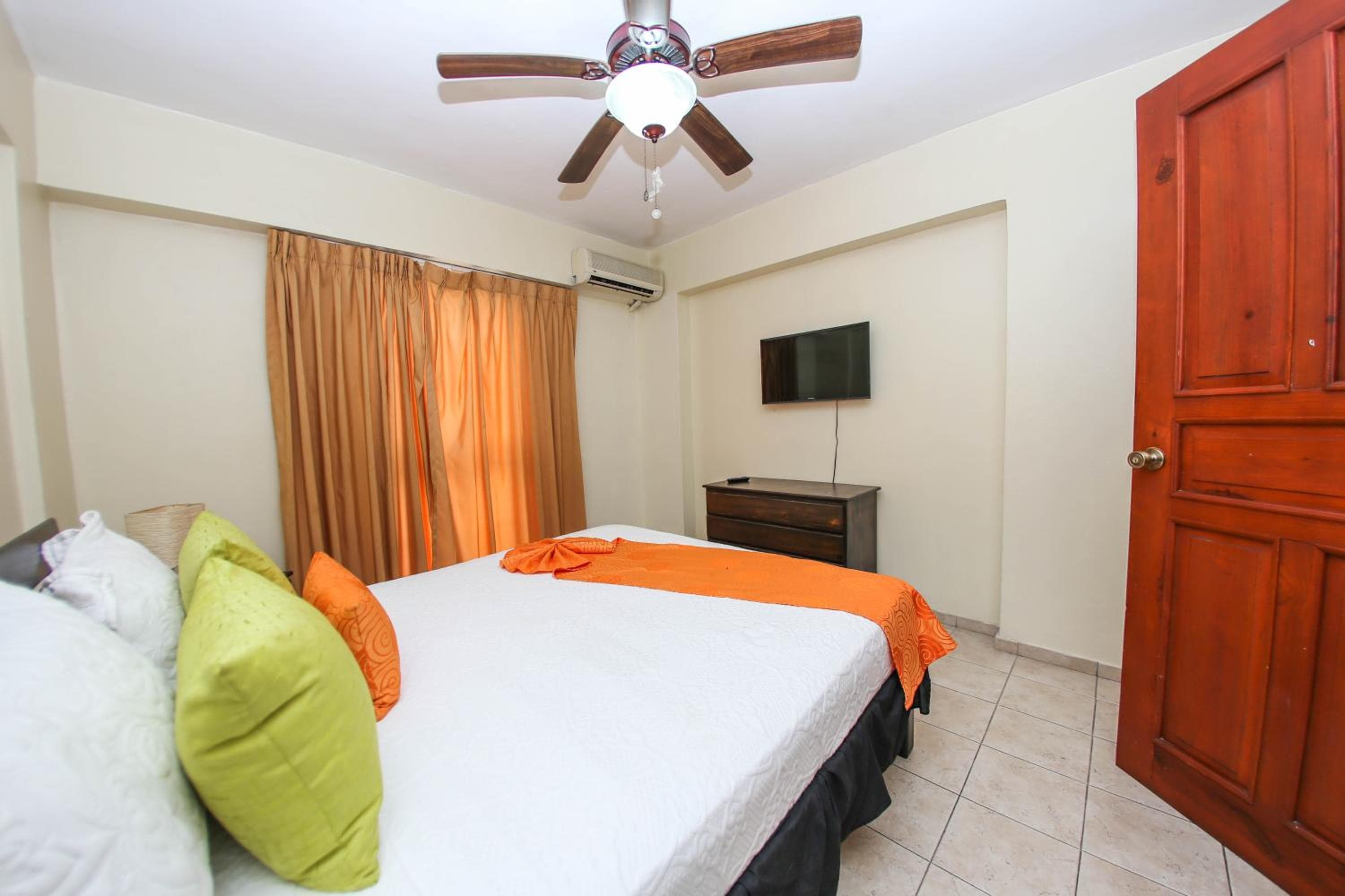 Acuarium Suite Resort