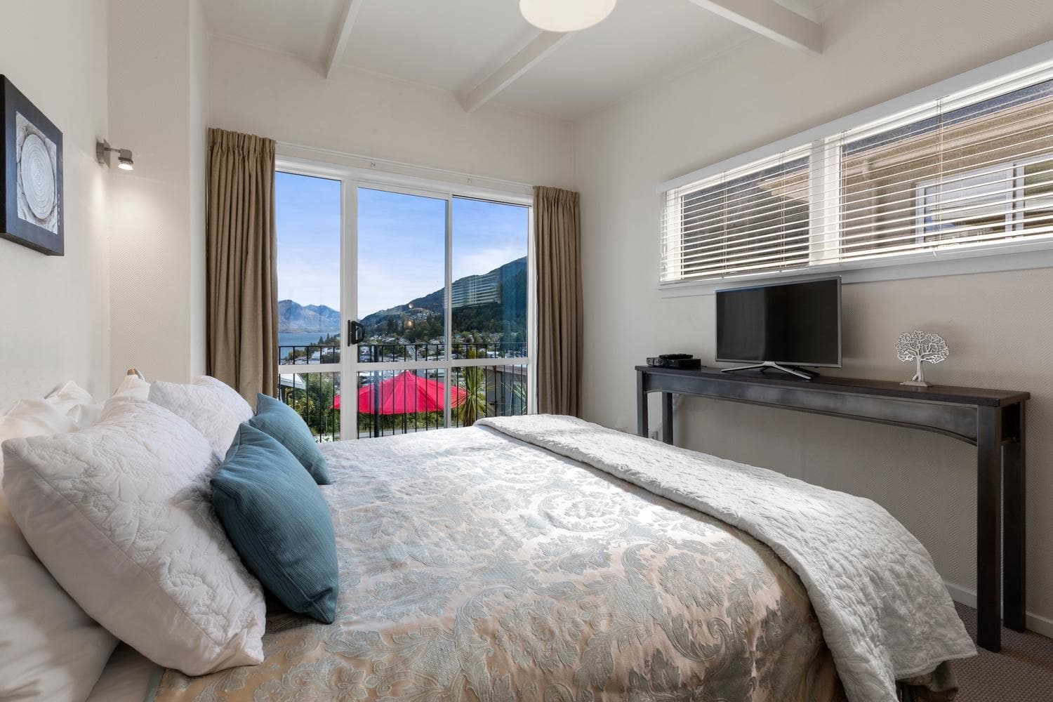 Queenstown House Bed & Breakfast and Apartments