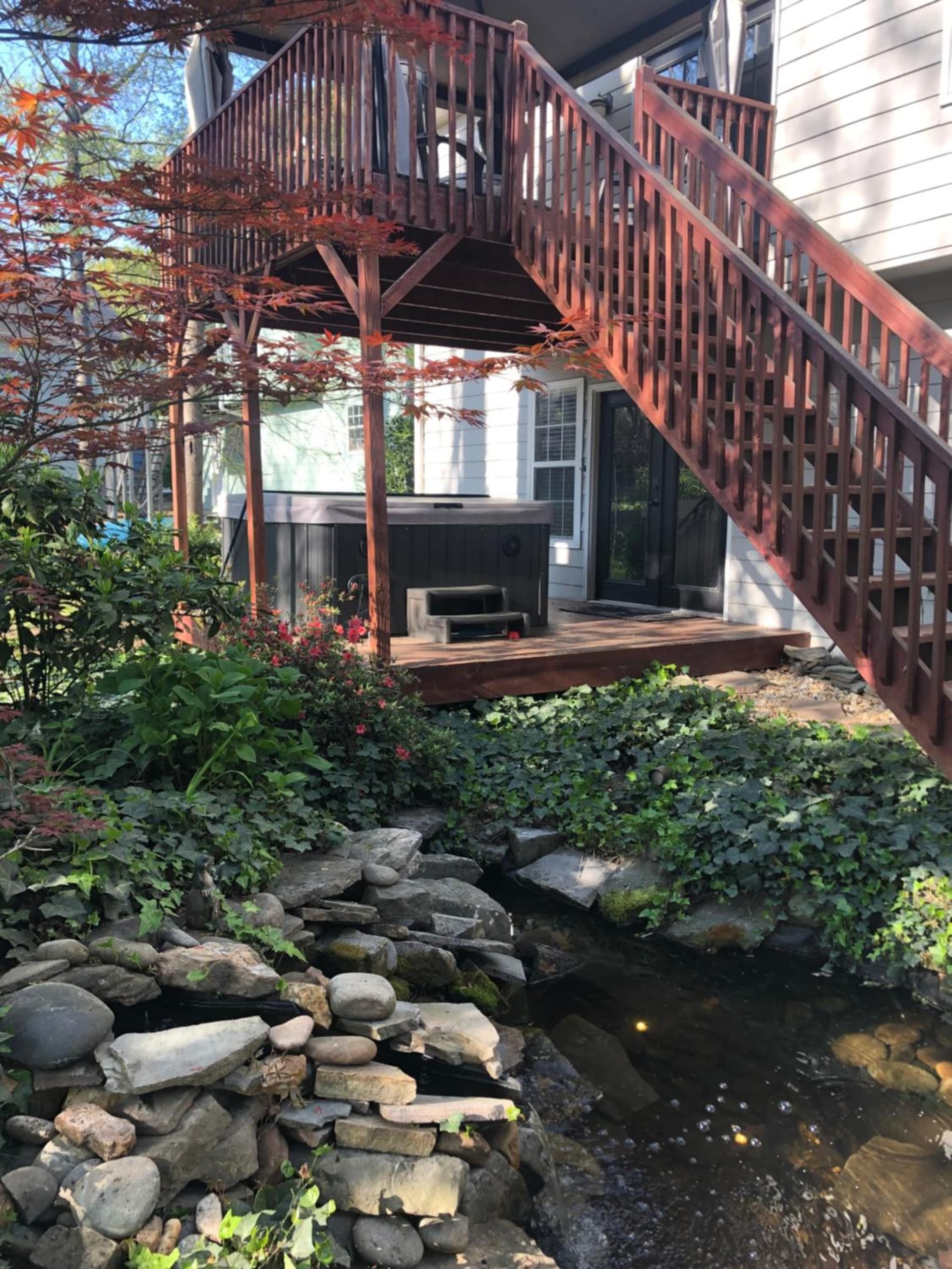 Luxurious Private Studio Get-away w/ Hot Tub & Koi Pond