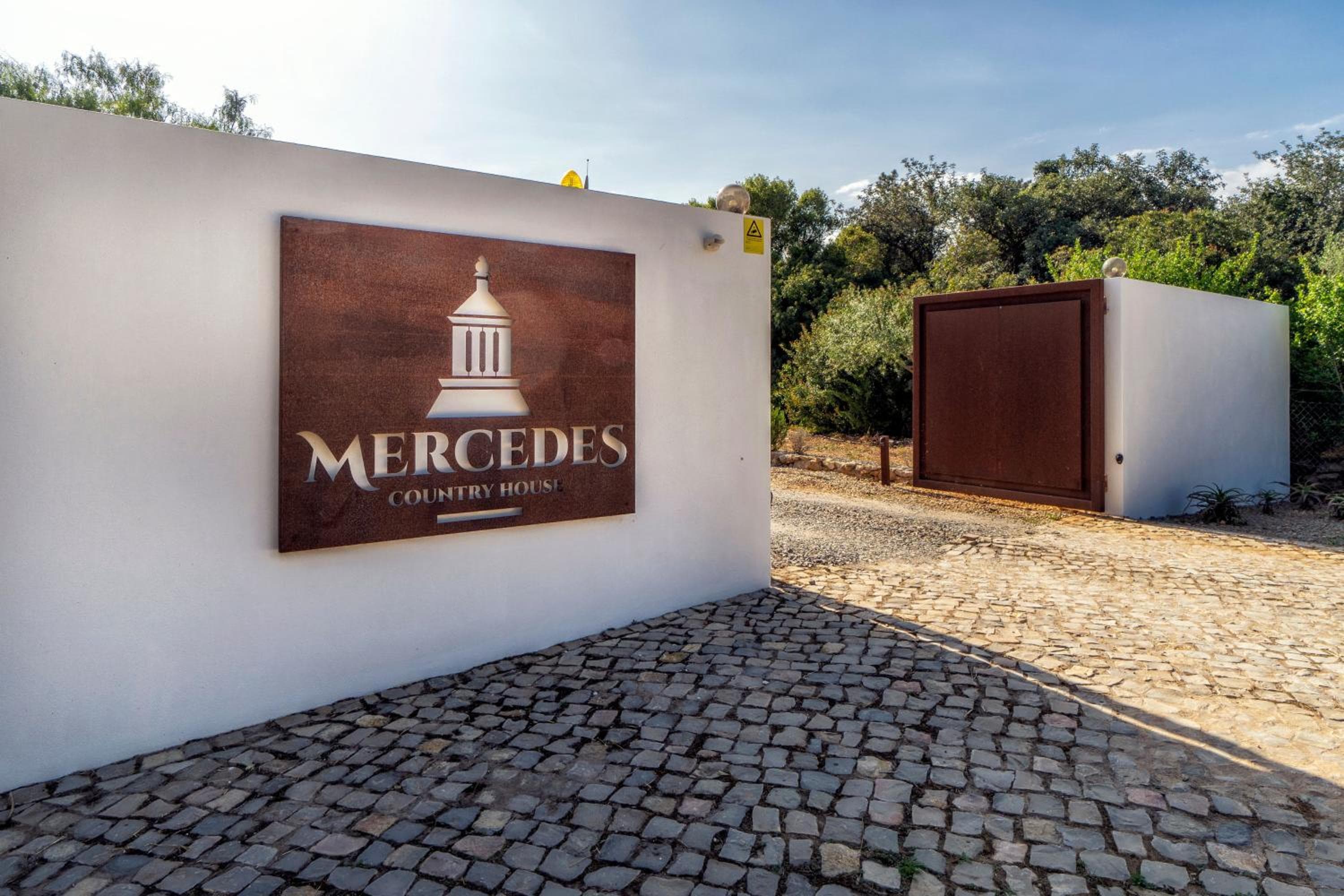 Mercedes Country House