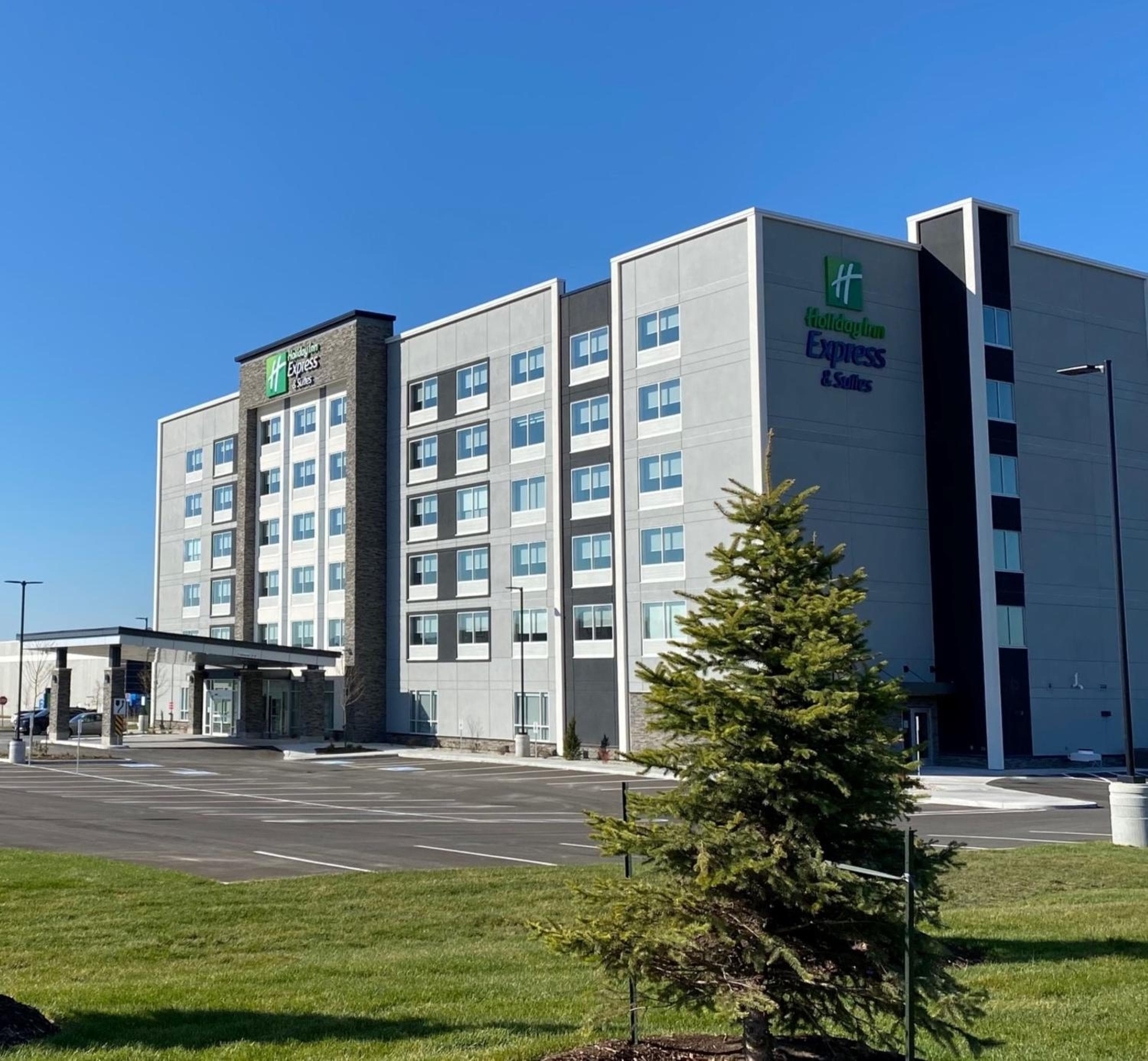 Holiday Inn Express & Suites - Aurora by IHG