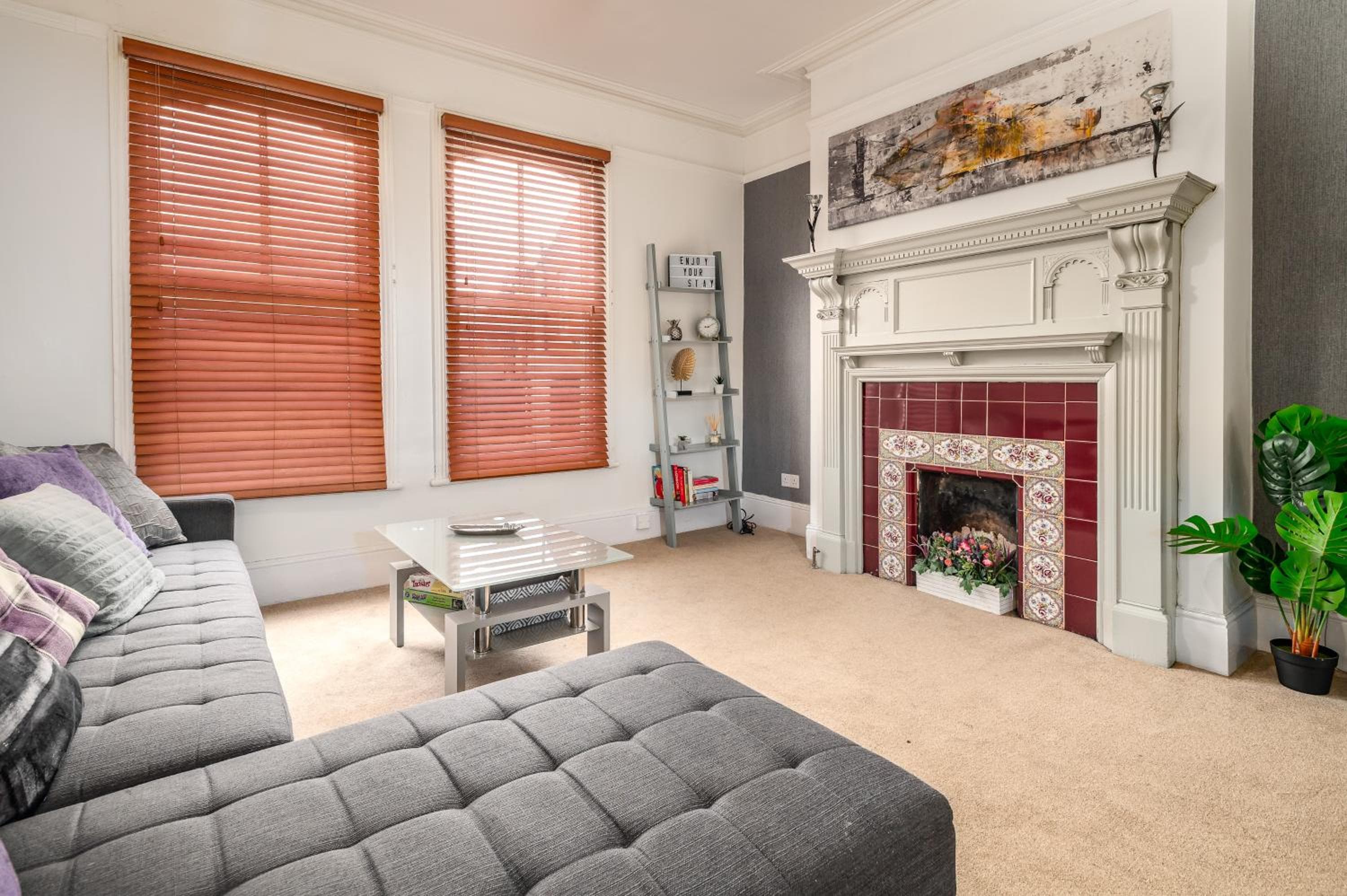 Spacious Contractor House for Large Groups - Private Parking