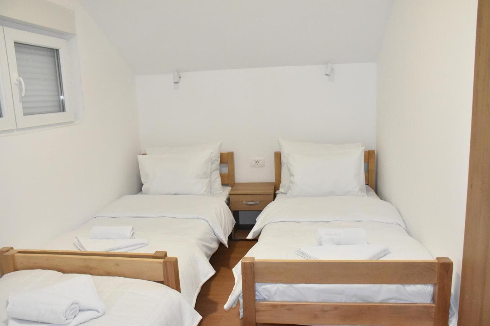 OSTROG Aparthotel KOLIBA-VLASTNIŠTVO MANASTIRA OSTROG