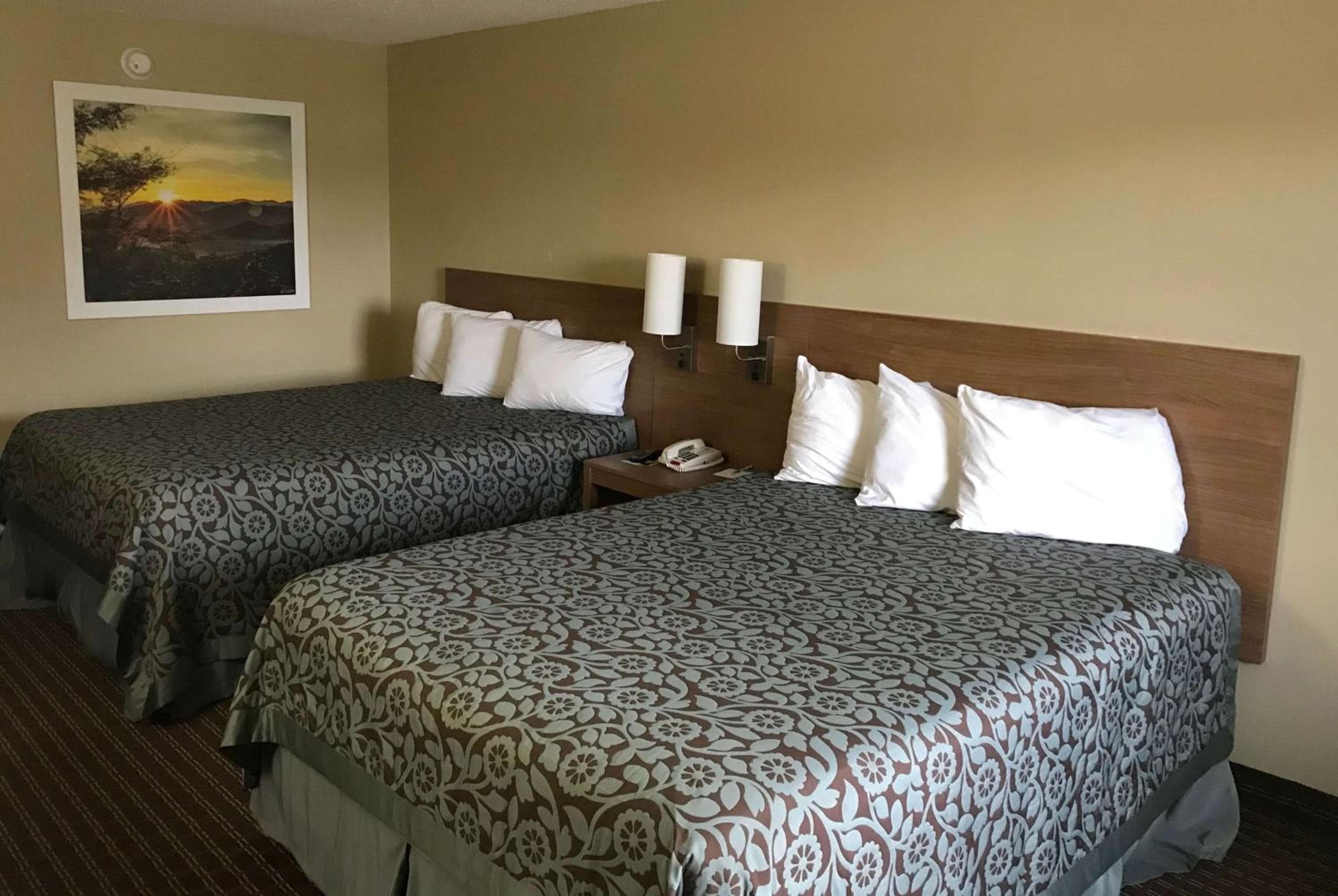 Days Inn By Wyndham Lexington-Columbia