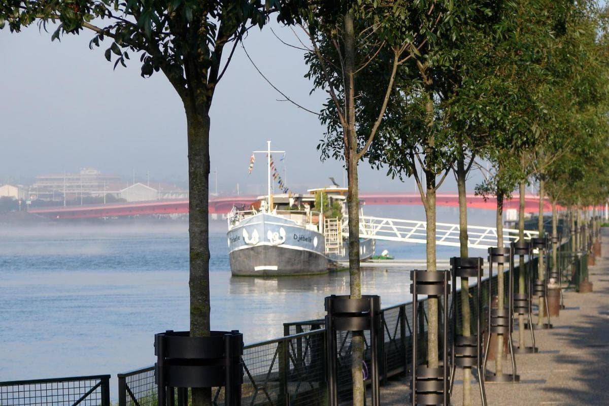 Péniche DJEBELLE