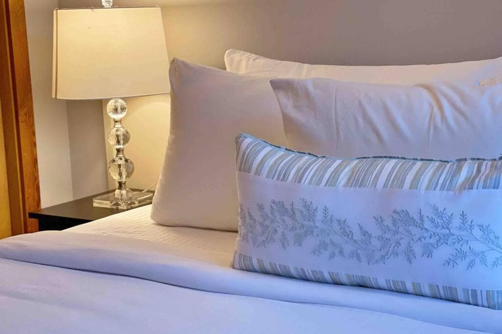 Windtower Lodge FullKitchen-Kingbed Suite-MntView-UGParking-Walk2DT
