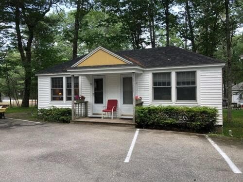 Hanscom's Motel & Cottages