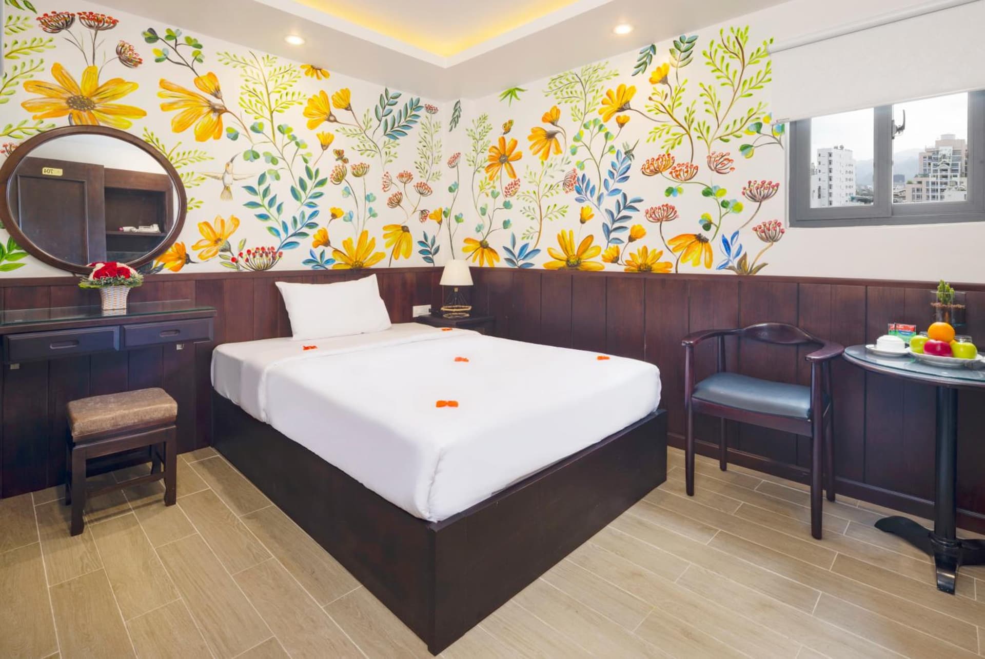 Azura Gold Hotel & Apartment