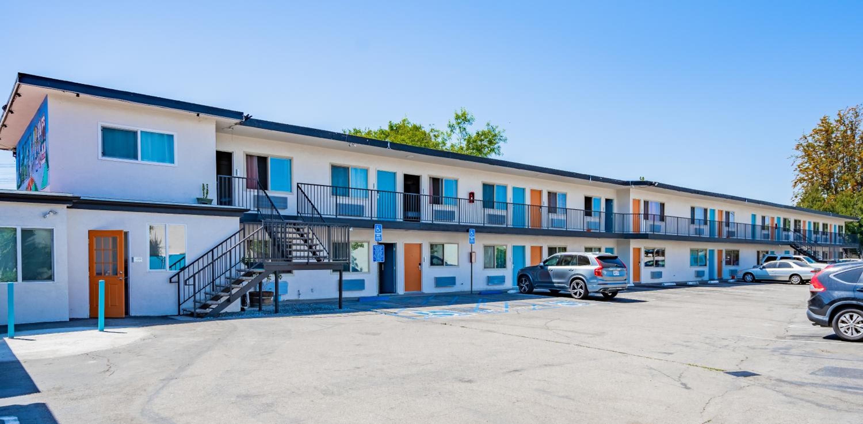Tradewinds Motel
