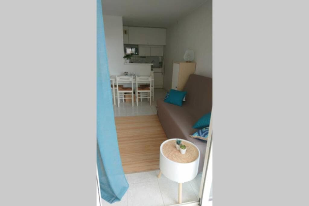 T2 climatisé à 5 minutes à pied de la plage avec parking, piscine et wifi