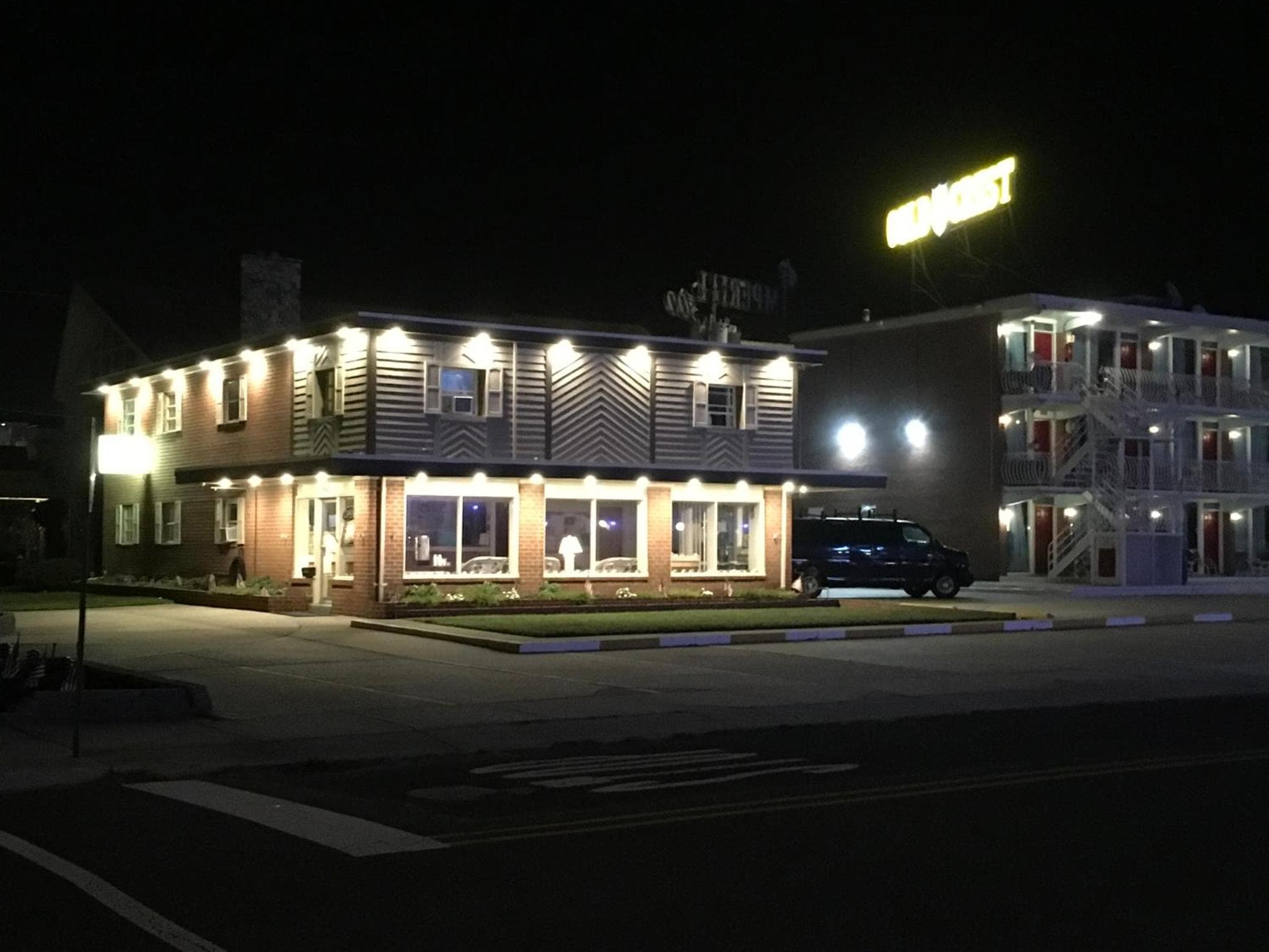 Gold Crest Motel