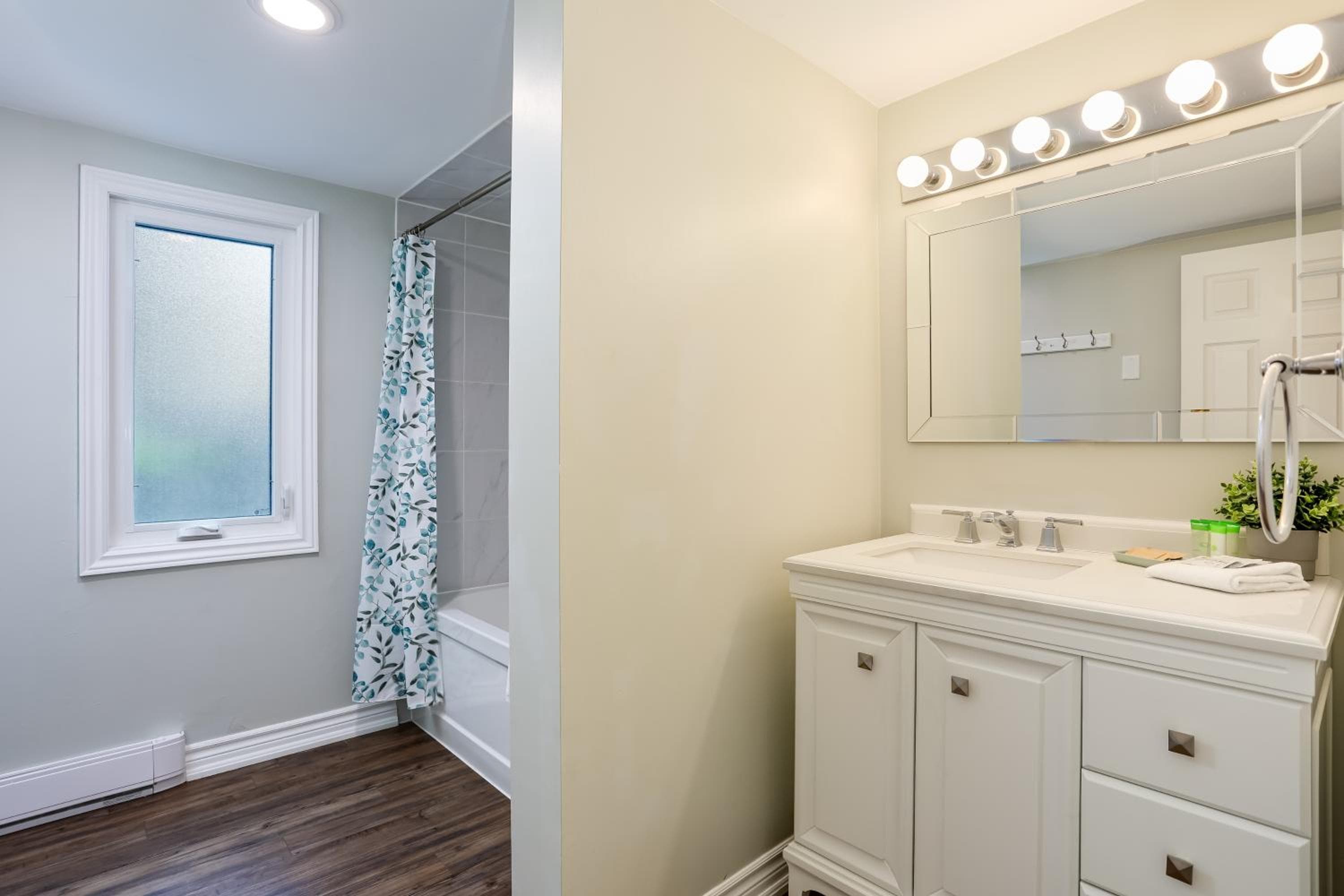 Wintergreen Retreat with Private Sauna & Patio 82291