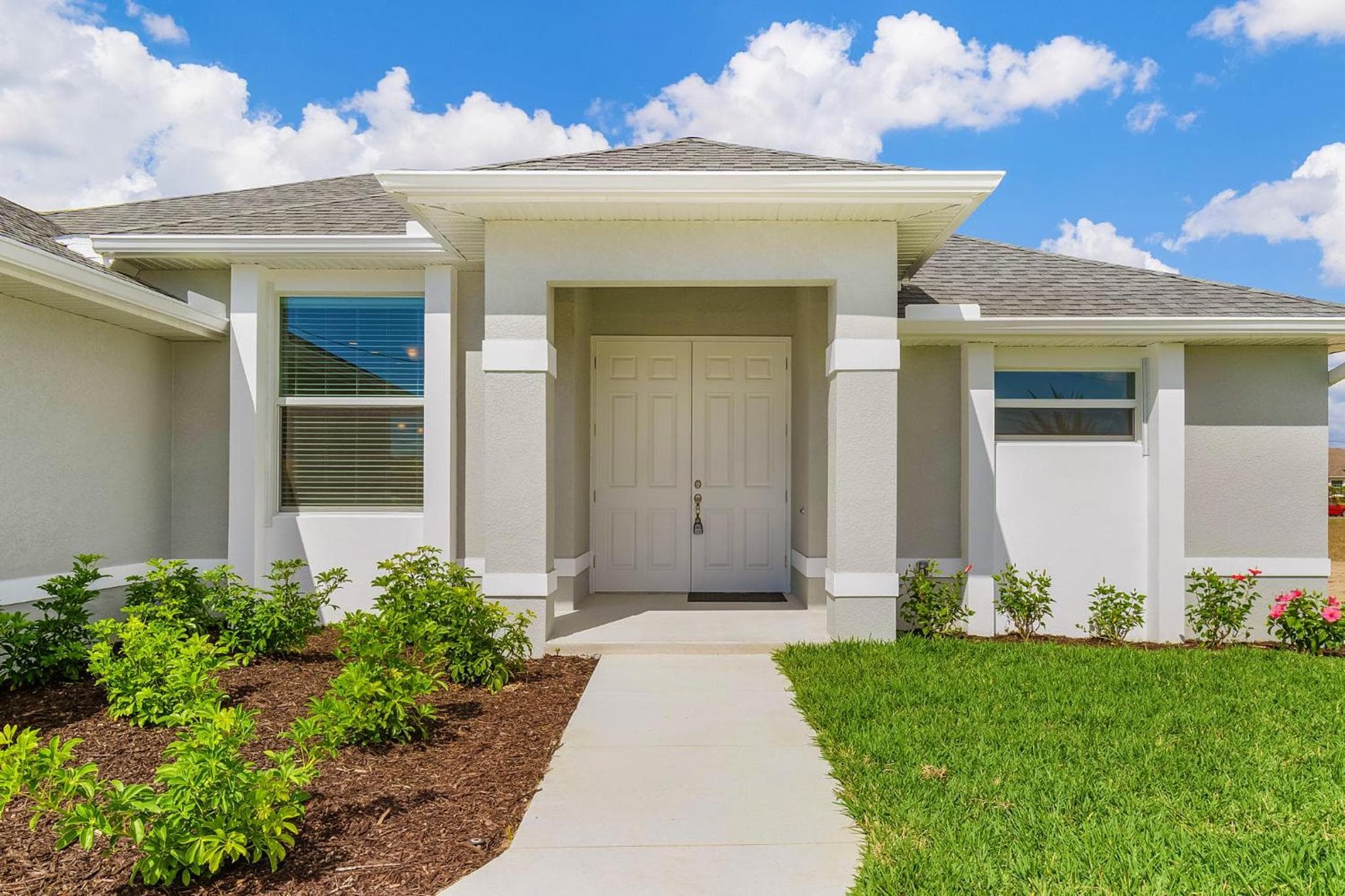 Newly built home with heated pool, close to many amenities - Villa Sandle