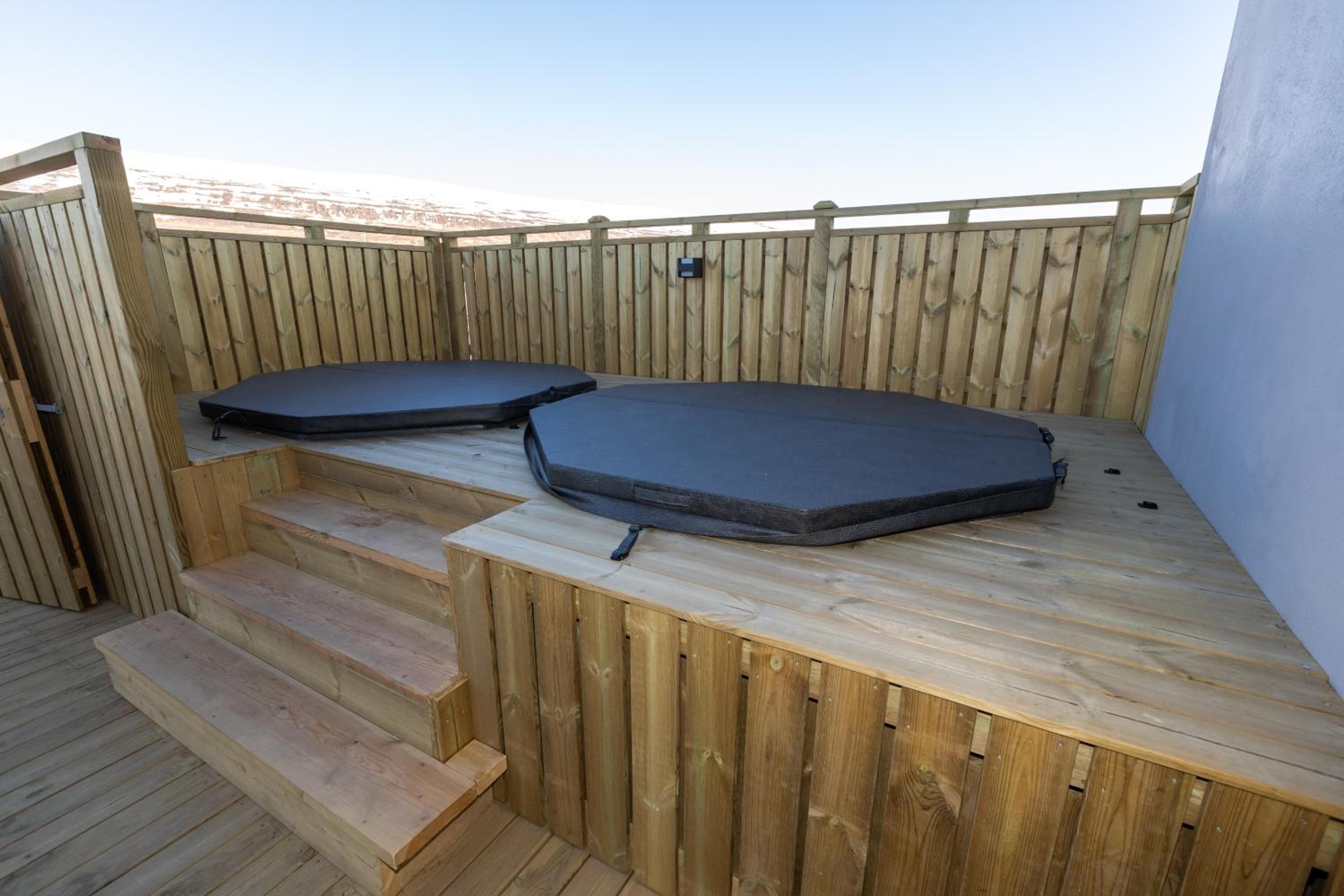 Akureyri Lux Apartments with hot tub access