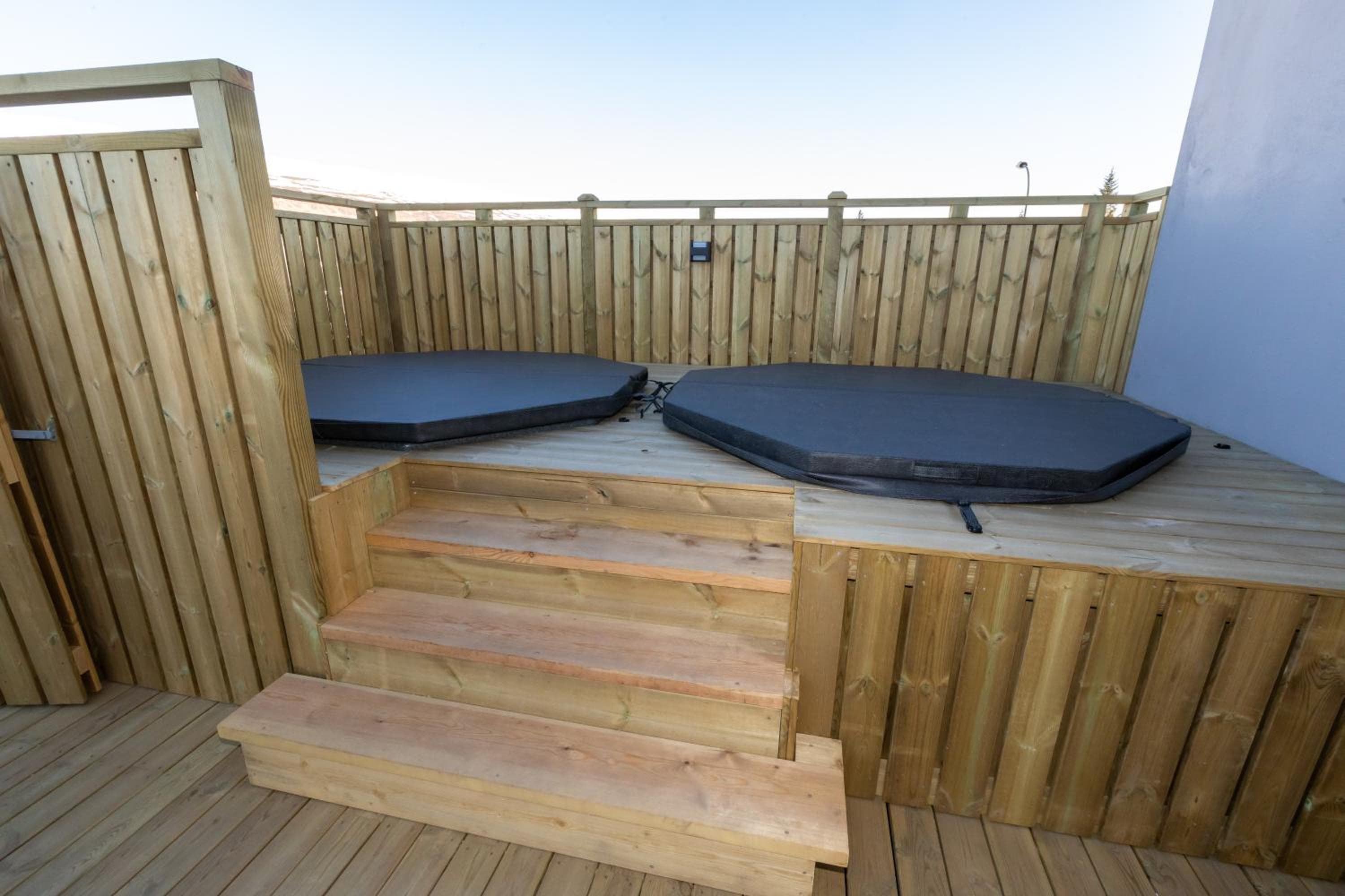 Akureyri Lux Apartments with hot tub access