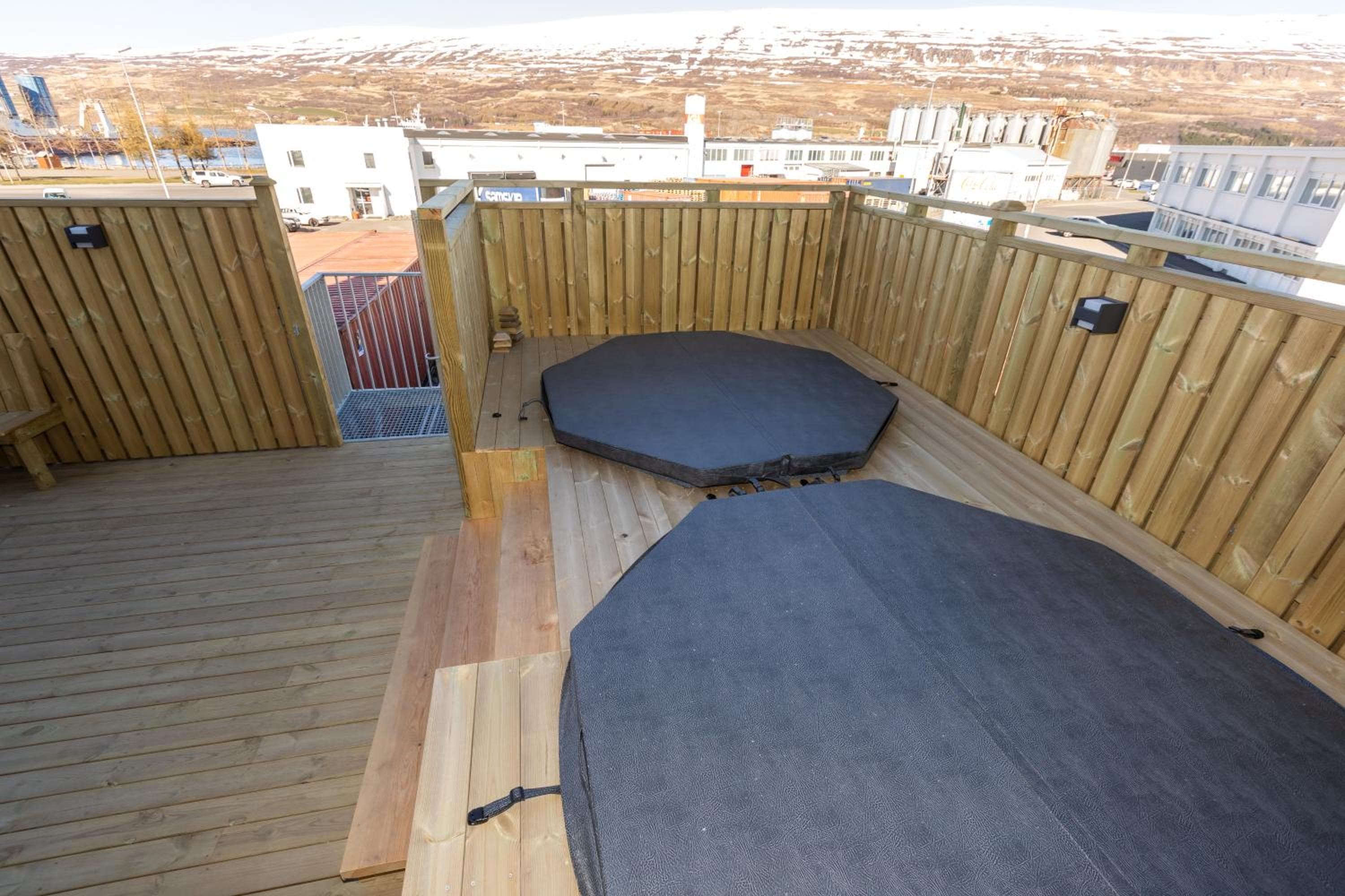 Akureyri Lux Apartments with hot tub access