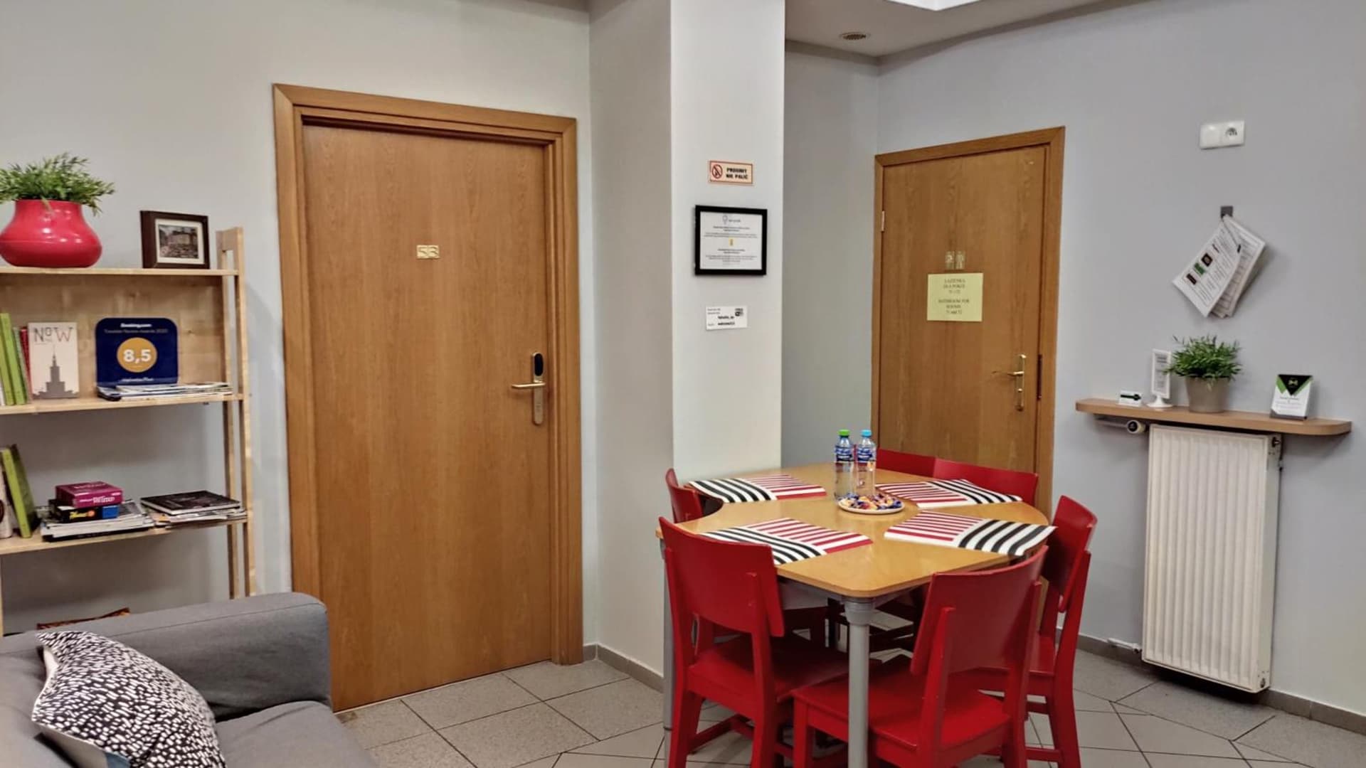 Hostel Helvetia - Private Rooms in City Center