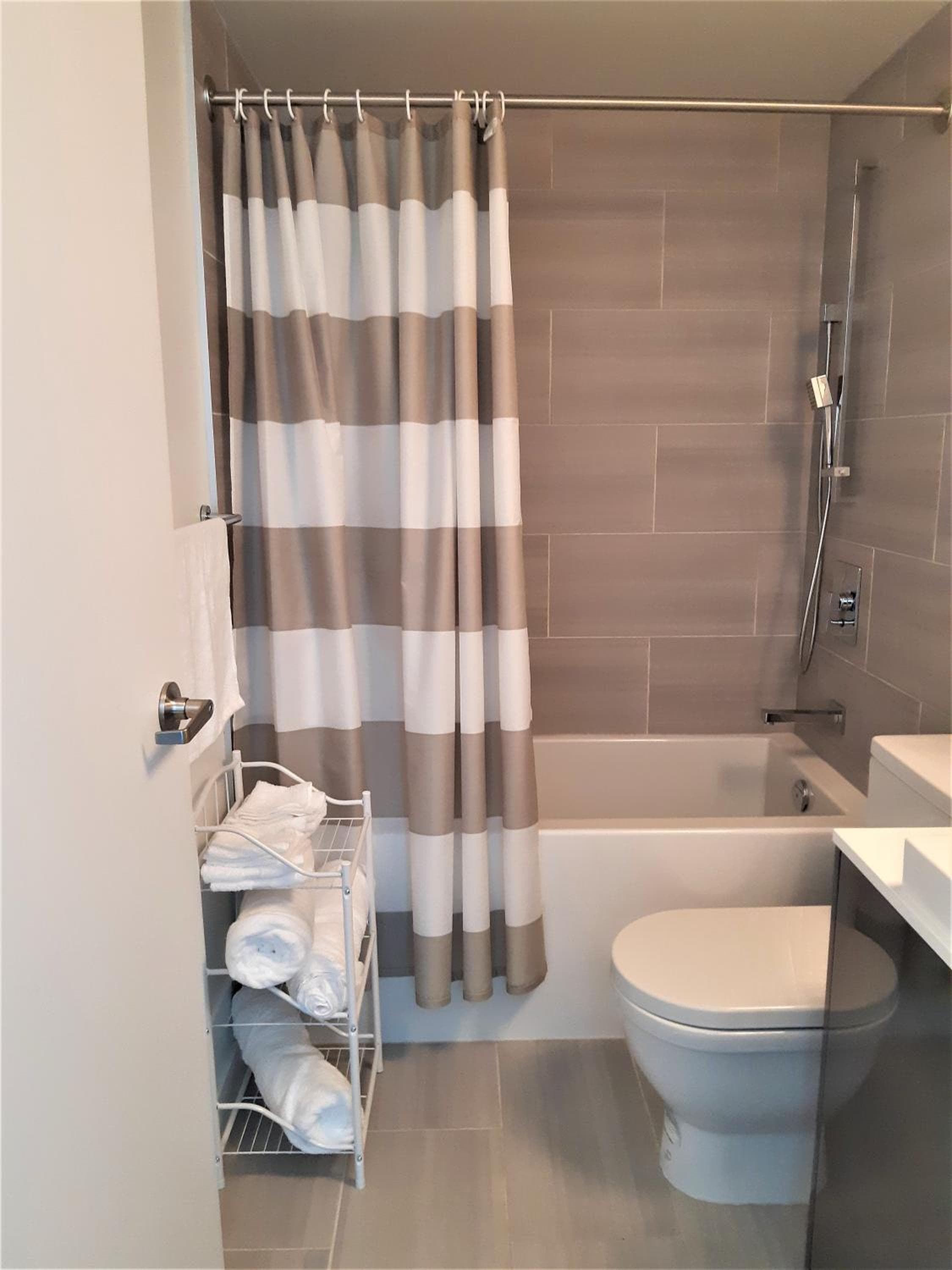 Cozy Skyline Condo in Downtown, across Canada Life Centre