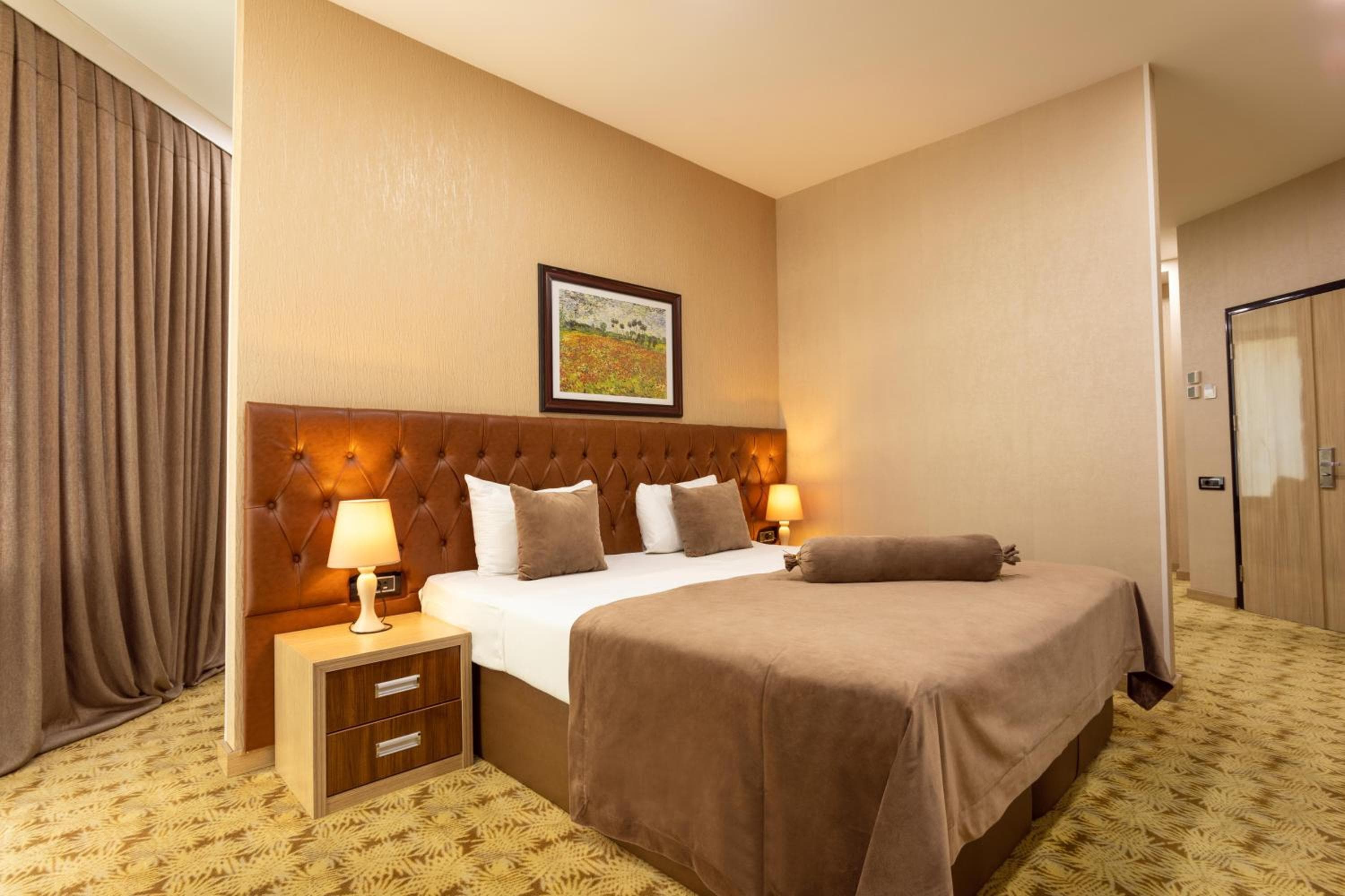 West Shine Hotel