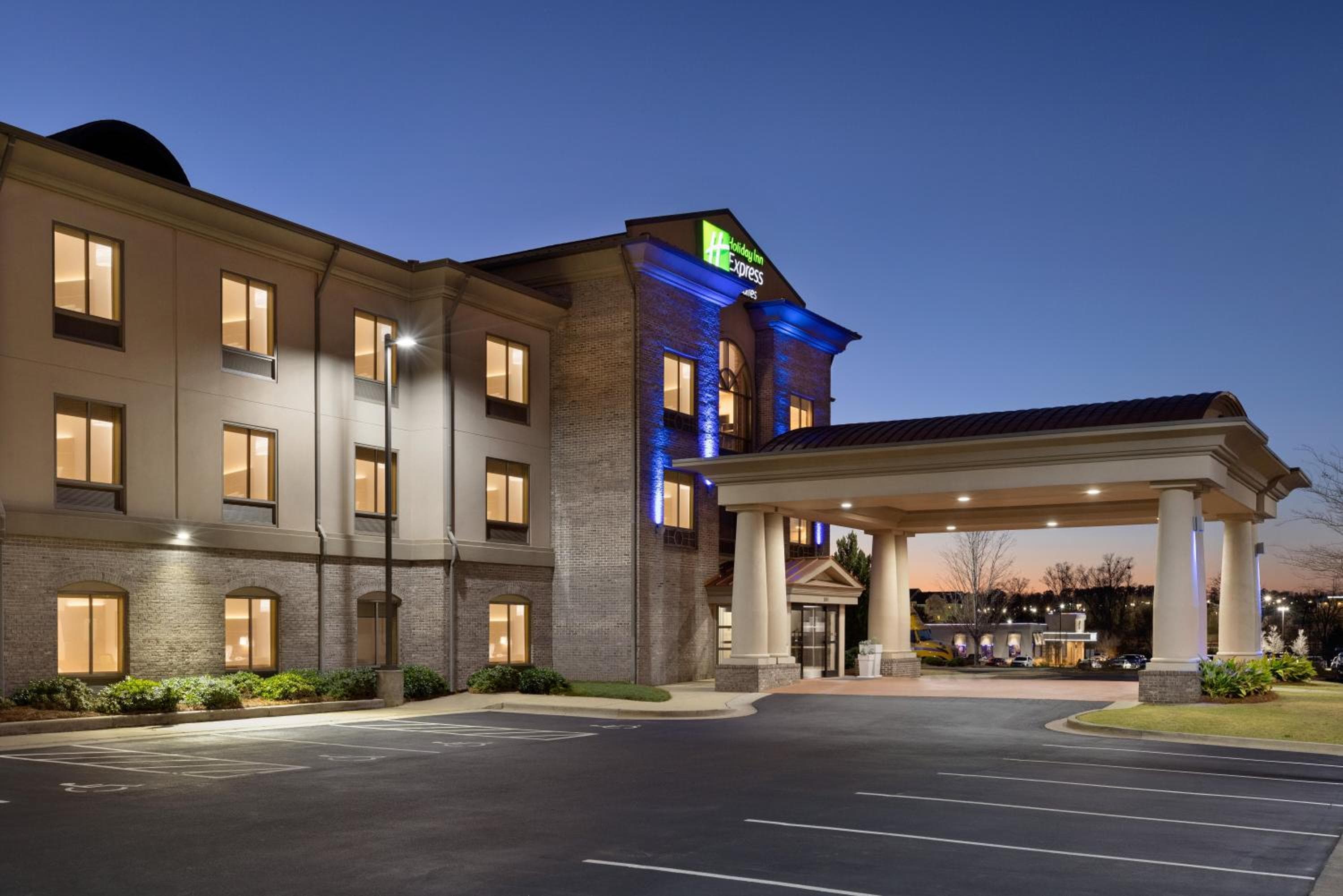 Holiday Inn Express Hotel & Suites Opelika Auburn by IHG
