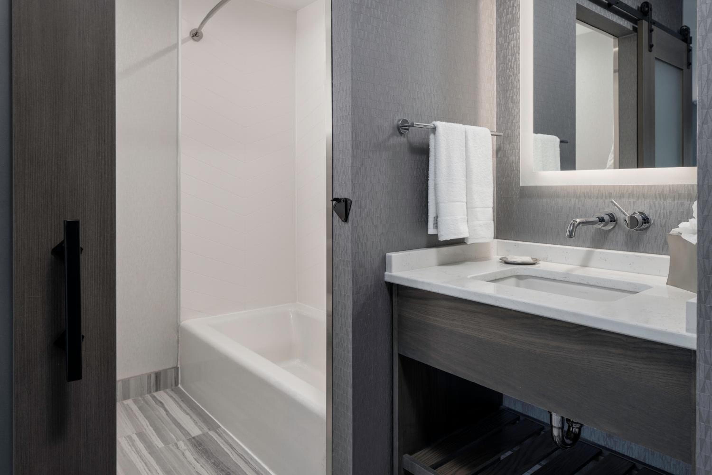 voco Niagara Falls - The Cadence by IHG