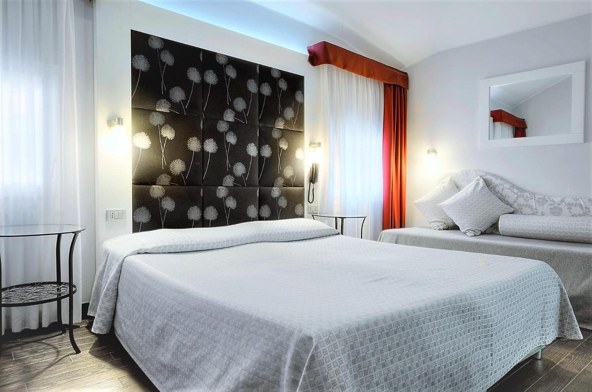 Hotel Aaron
