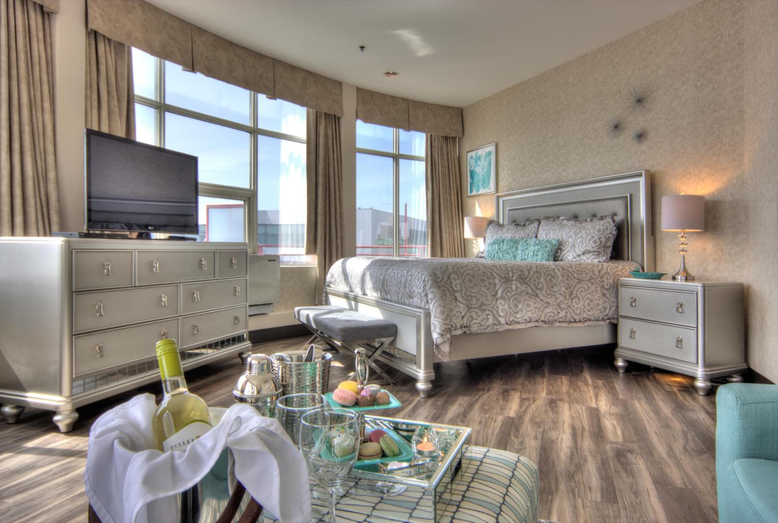 Coast Lonsdale Quay Hotel