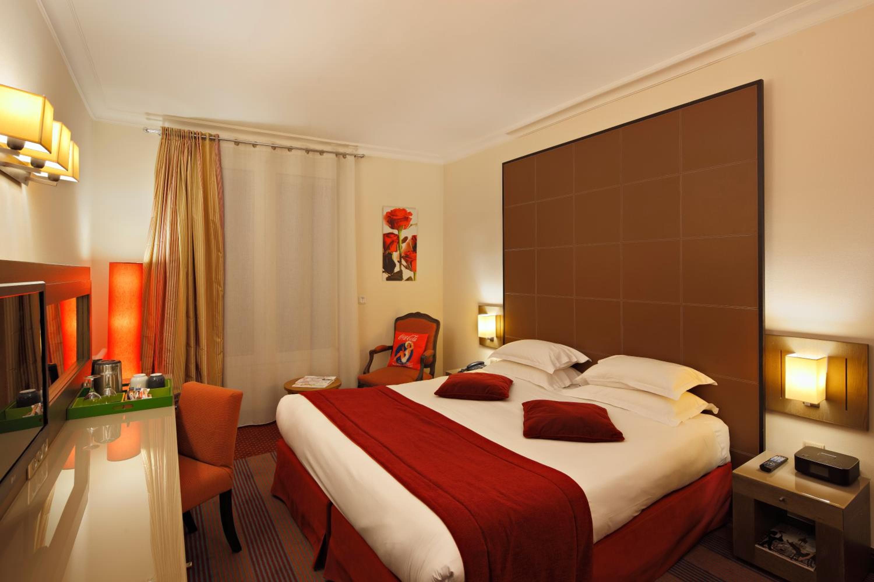 Westside Arc de Triomphe Hotel