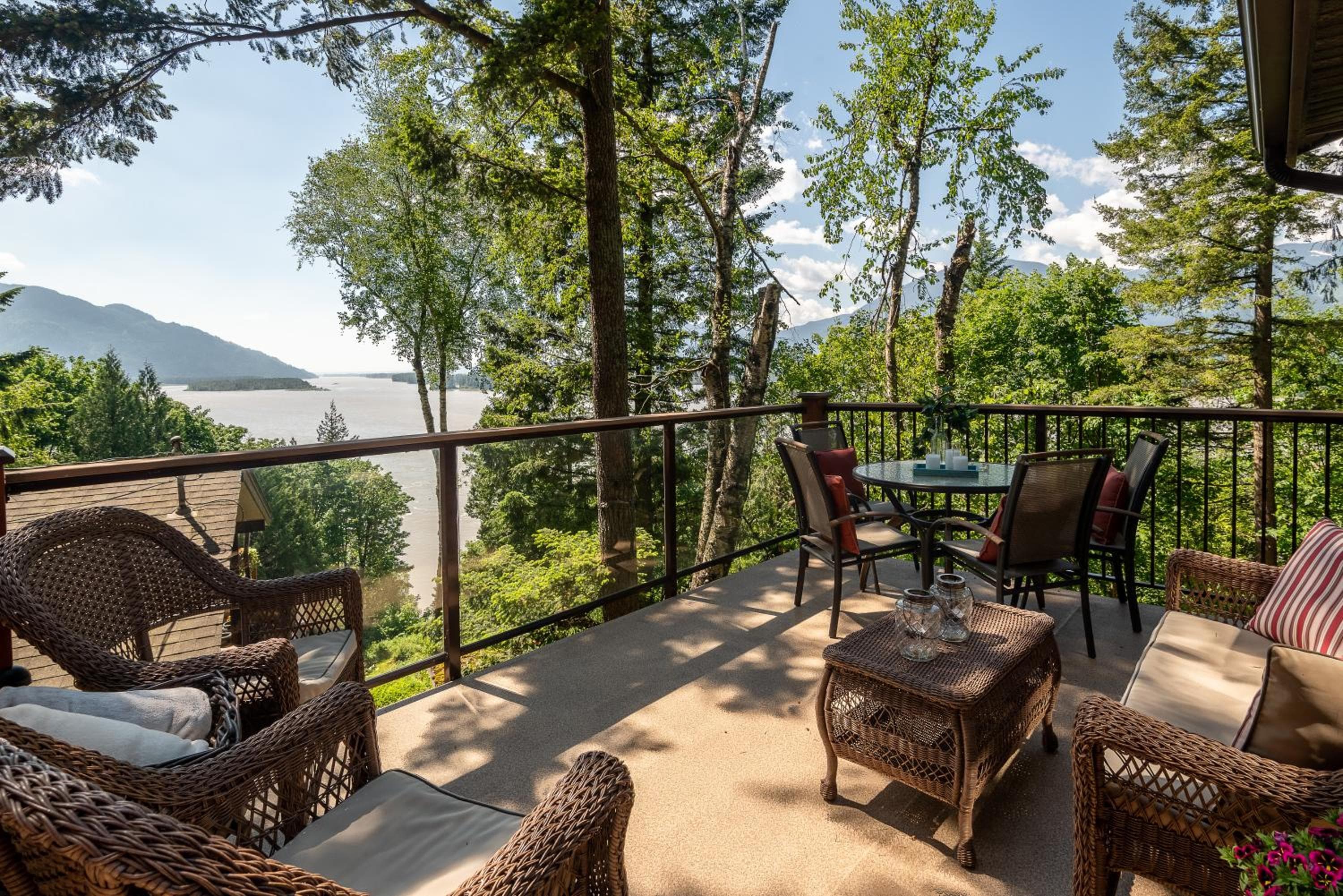 The Fraser River's Edge B&B Lodge