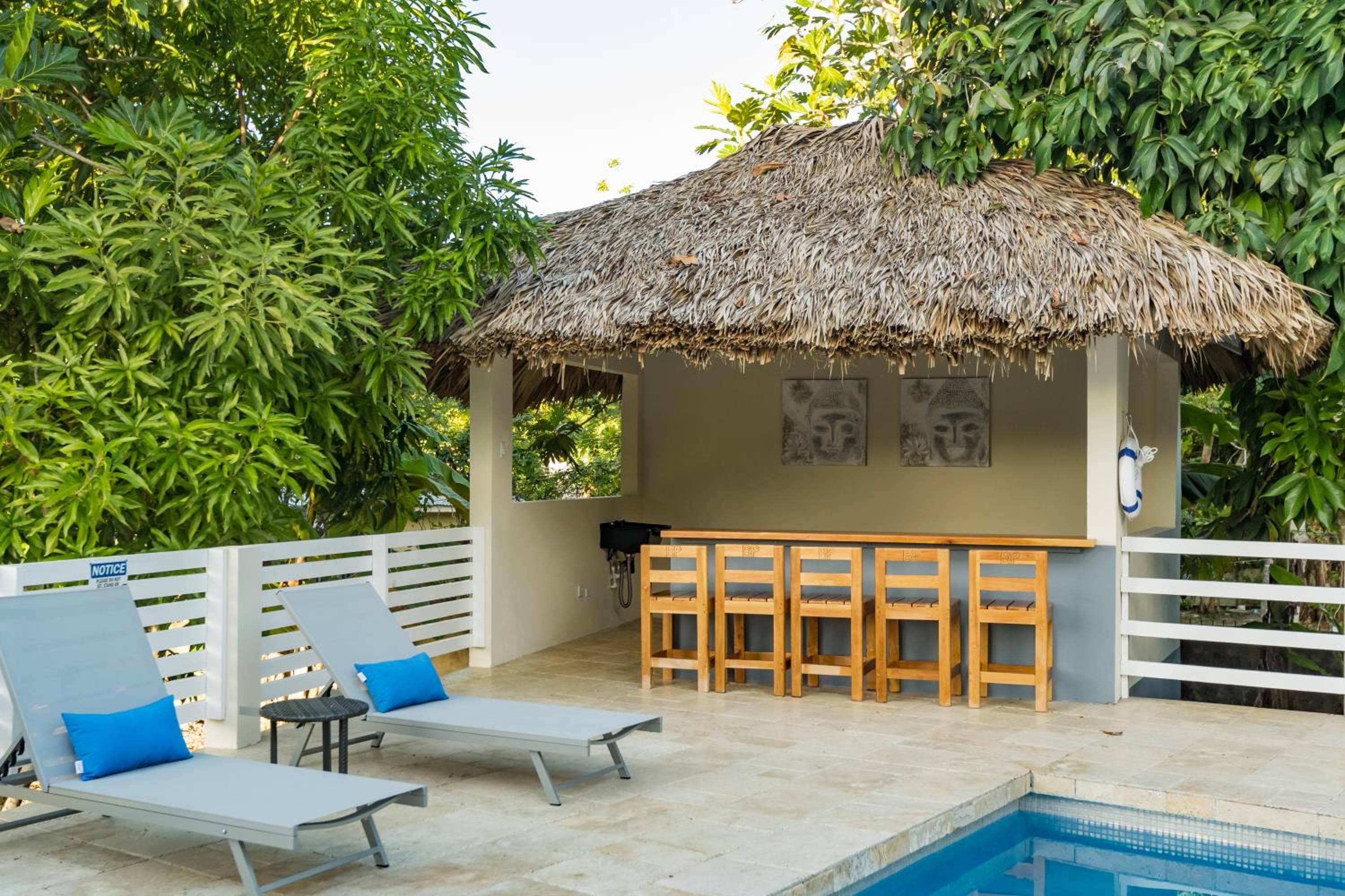 Blue Paloma Bed & Breakfast