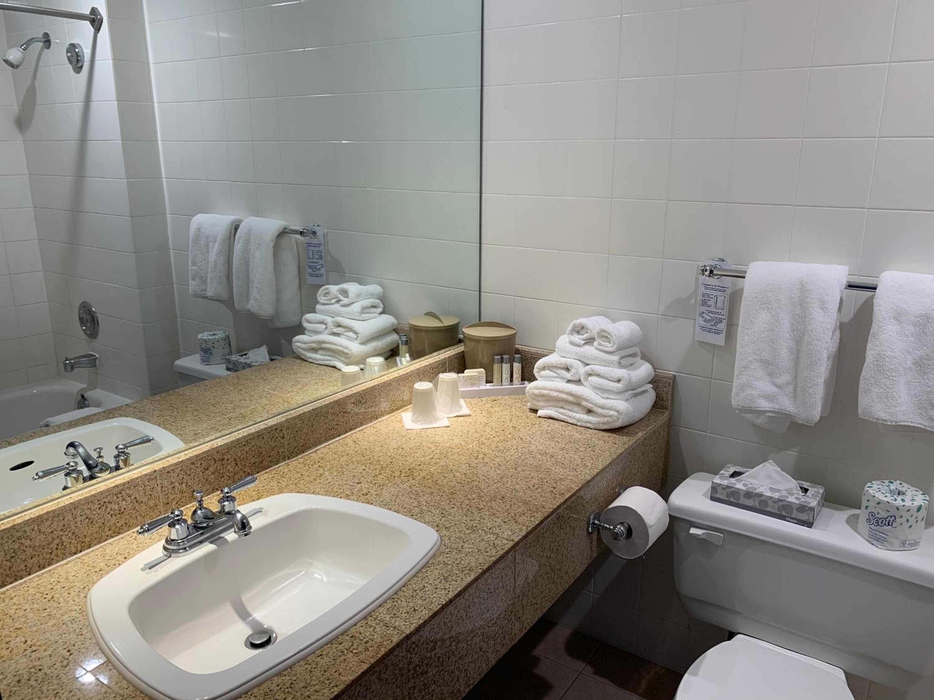 Coast Lonsdale Quay Hotel