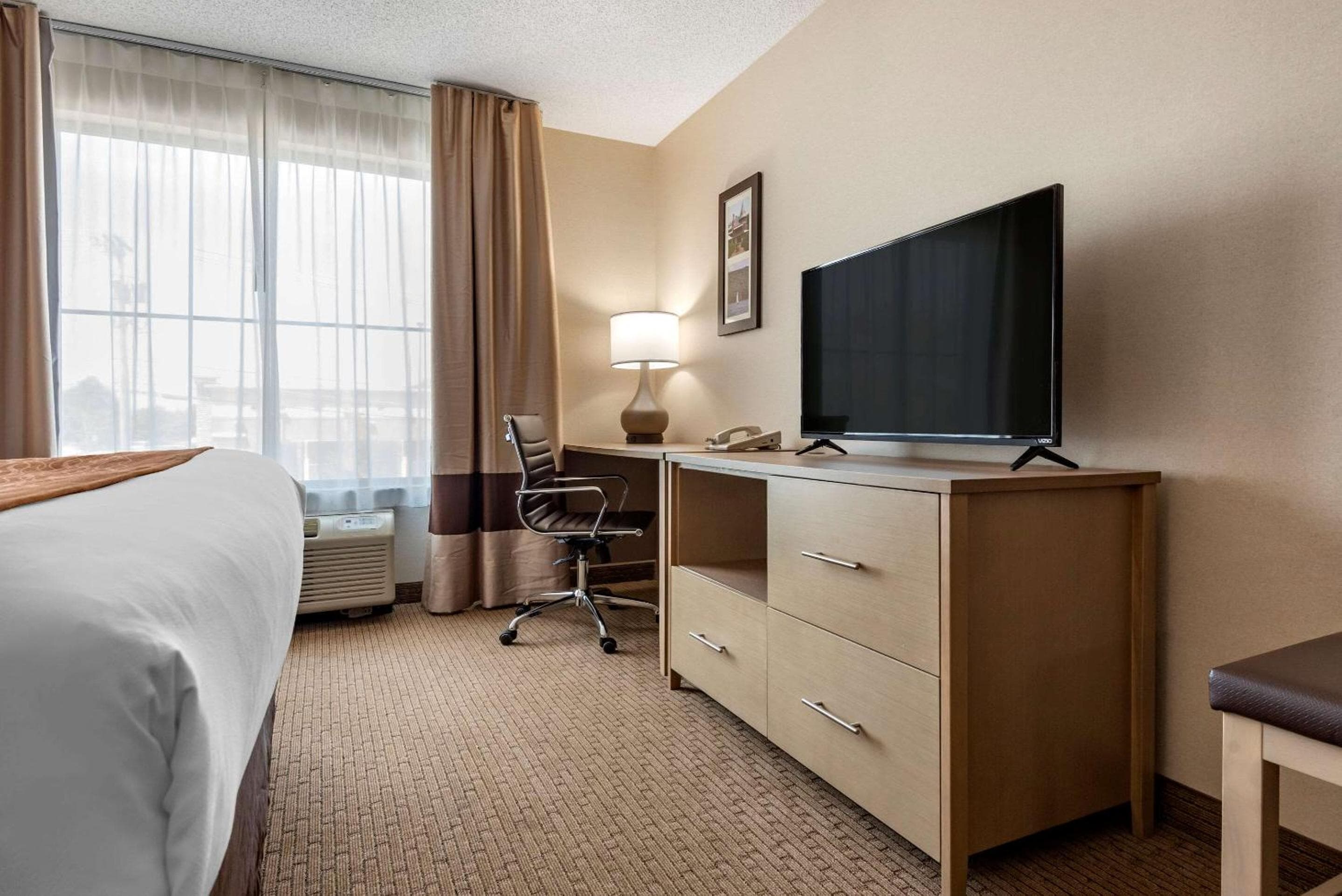 Comfort Inn & Suites Farmington - Victor