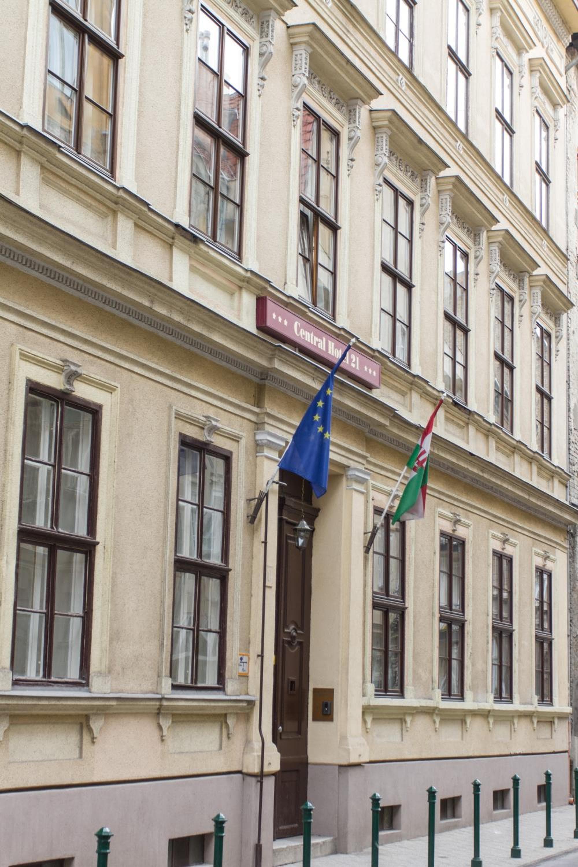 Central Hotel 21