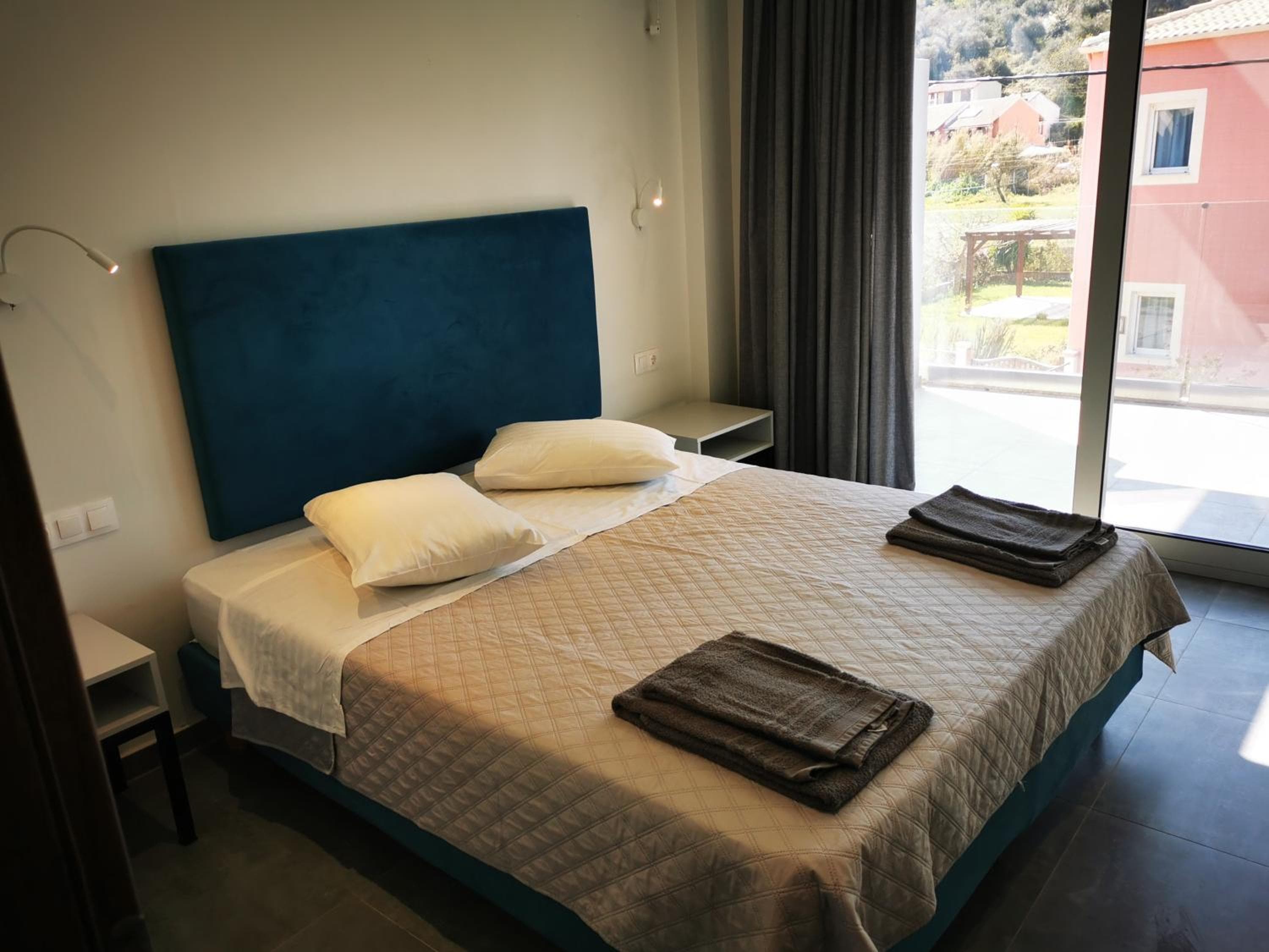 Anemona Beach apartments