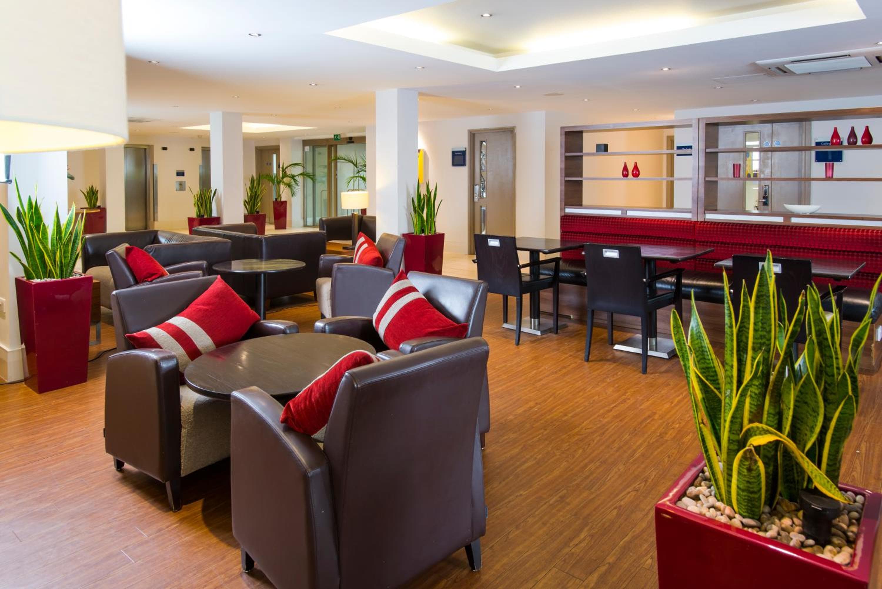Holiday Inn Express Northampton - South by IHG