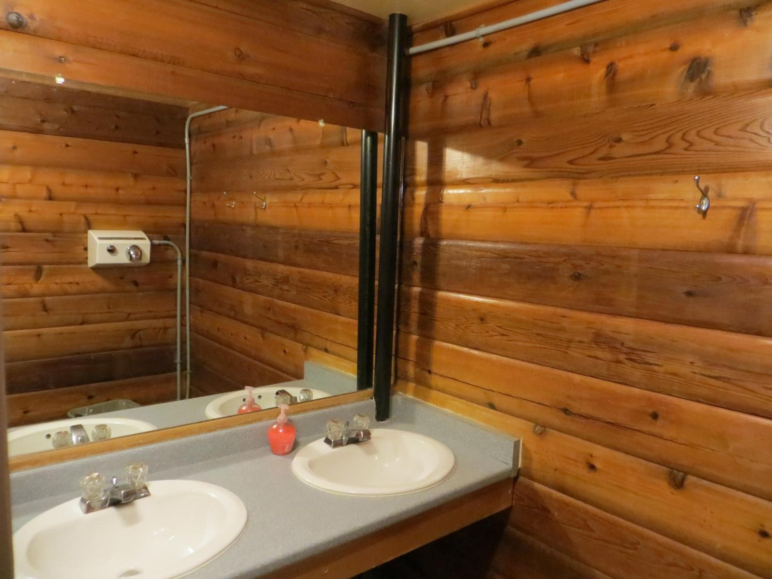 HI Kananaskis Wilderness - Hostel