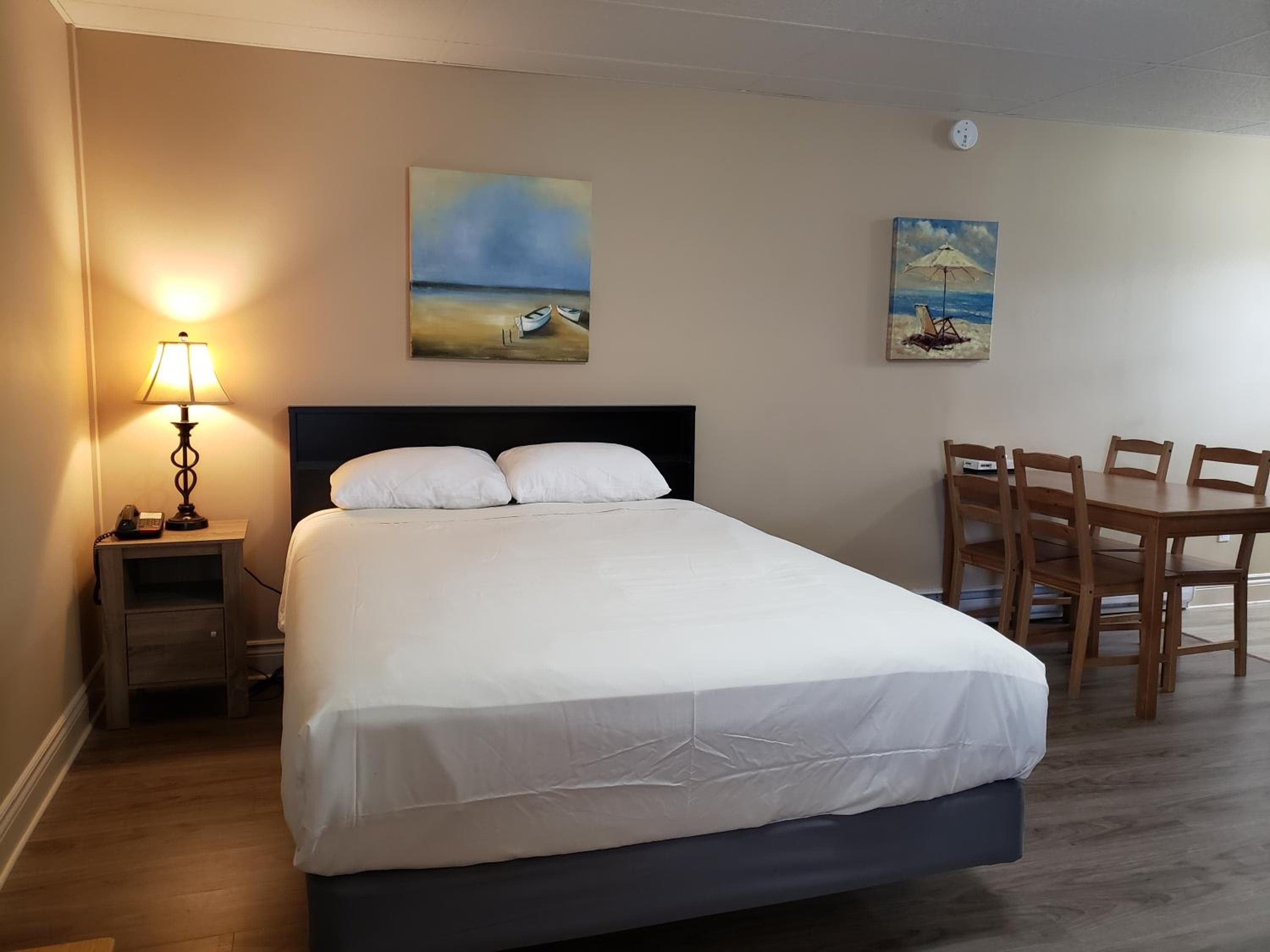 Parlee Beach Motel