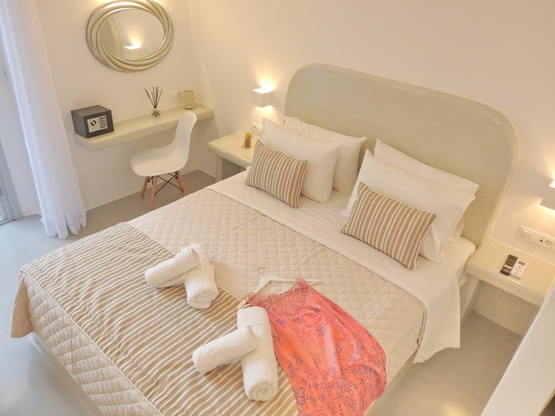 Golden Stone Santorini Suites