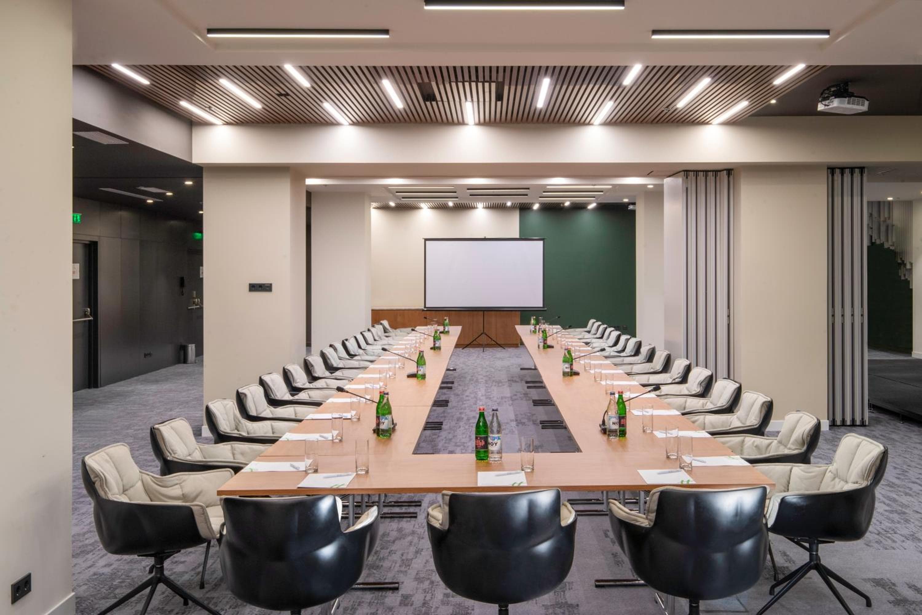 Holiday Inn Yerevan - Republic Square by IHG