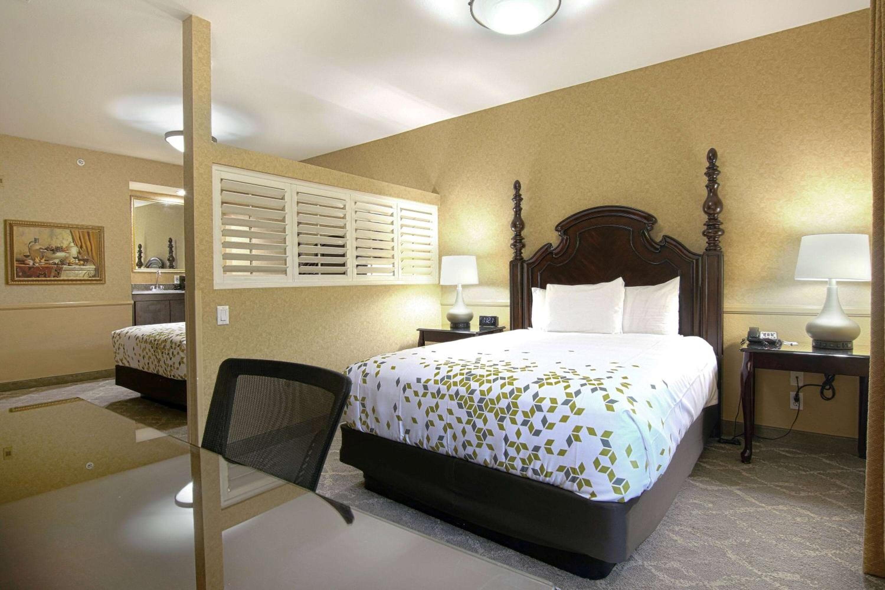 Azure Hotel&Suites Ontario Trademark Collection by Wyndham