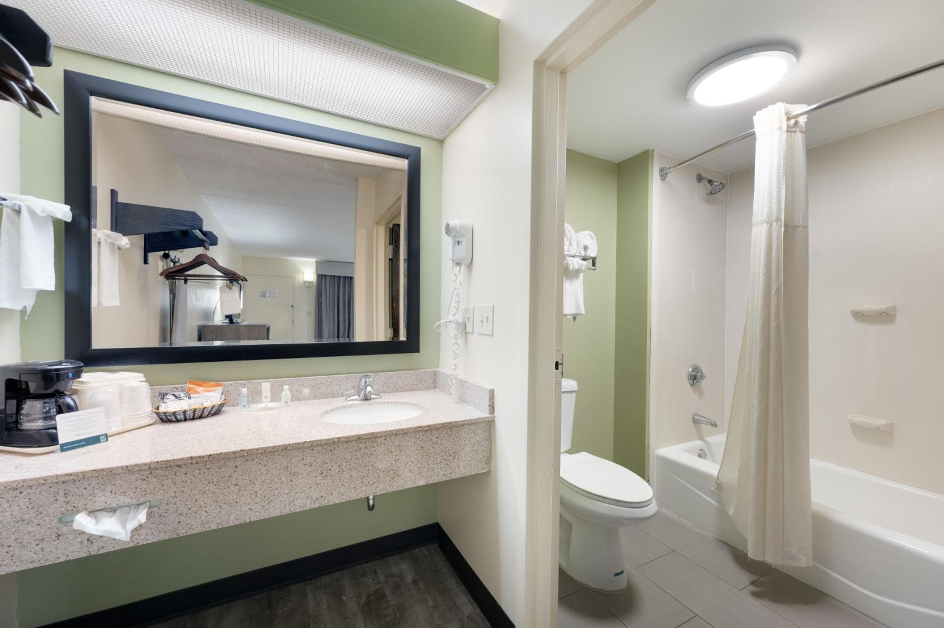 Quality Inn Airport - Southeast