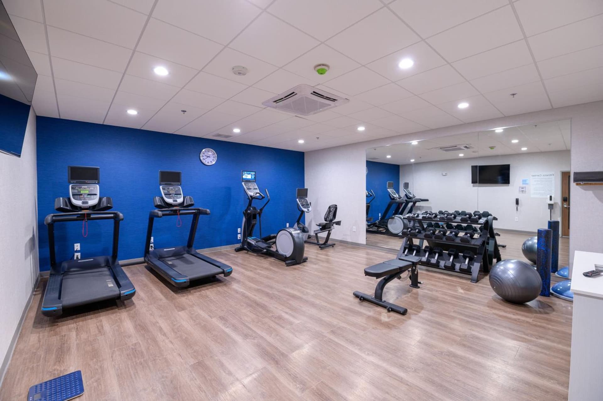 Holiday Inn Express & Suites Dayton East - Beavercreek by IHG