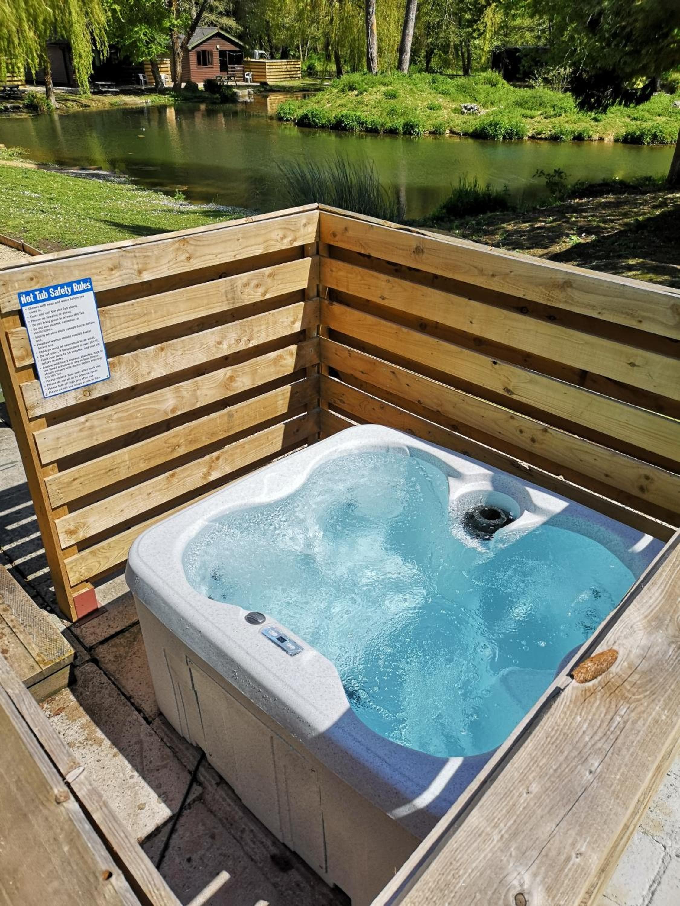 Otter 2 Lodge - Private Hot Tub- Dog Friendly - Wiltshire-Bristol