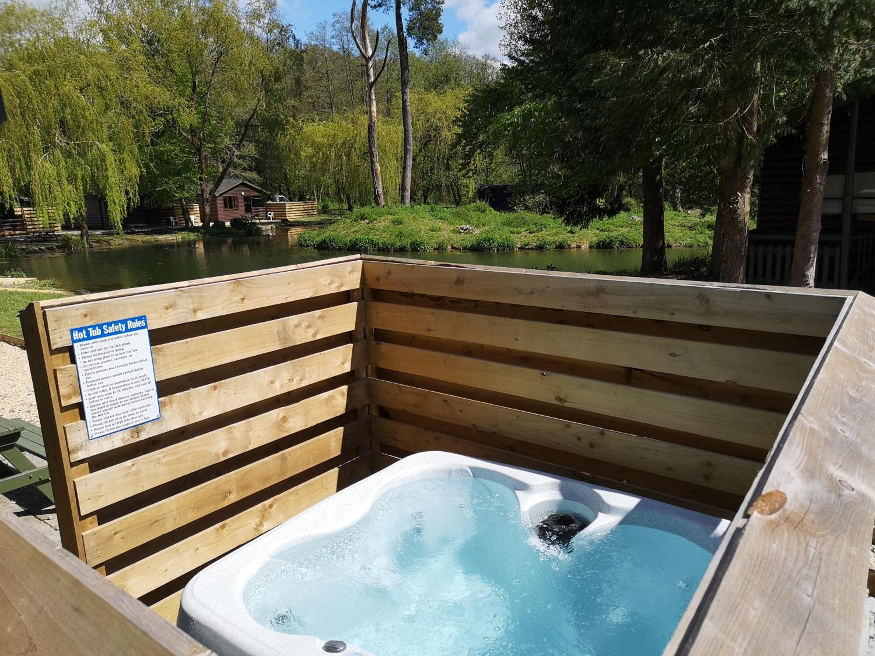 Otter 2 Lodge - Private Hot Tub- Dog Friendly - Wiltshire-Bristol