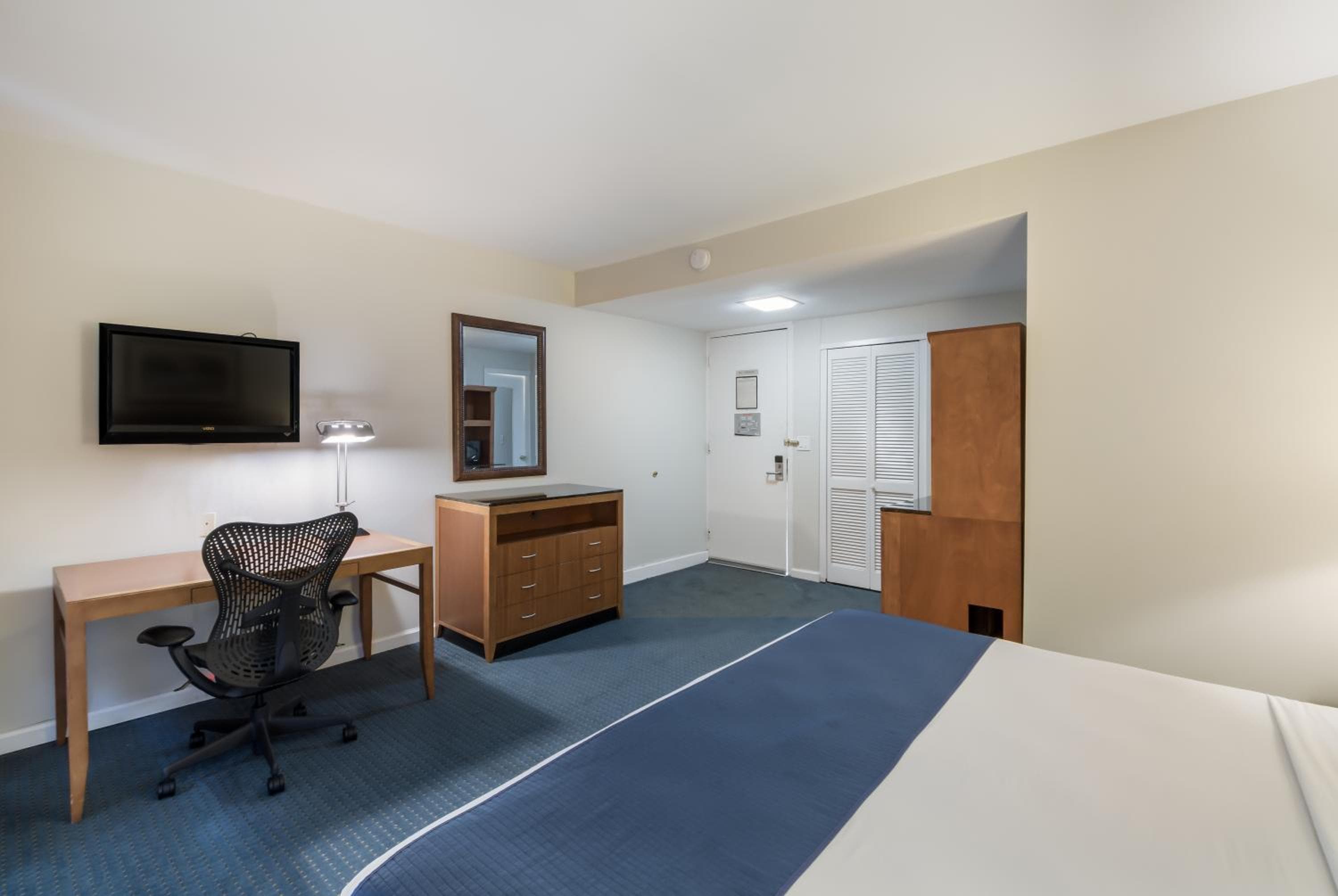Americas Best Value Inn-Painted Post