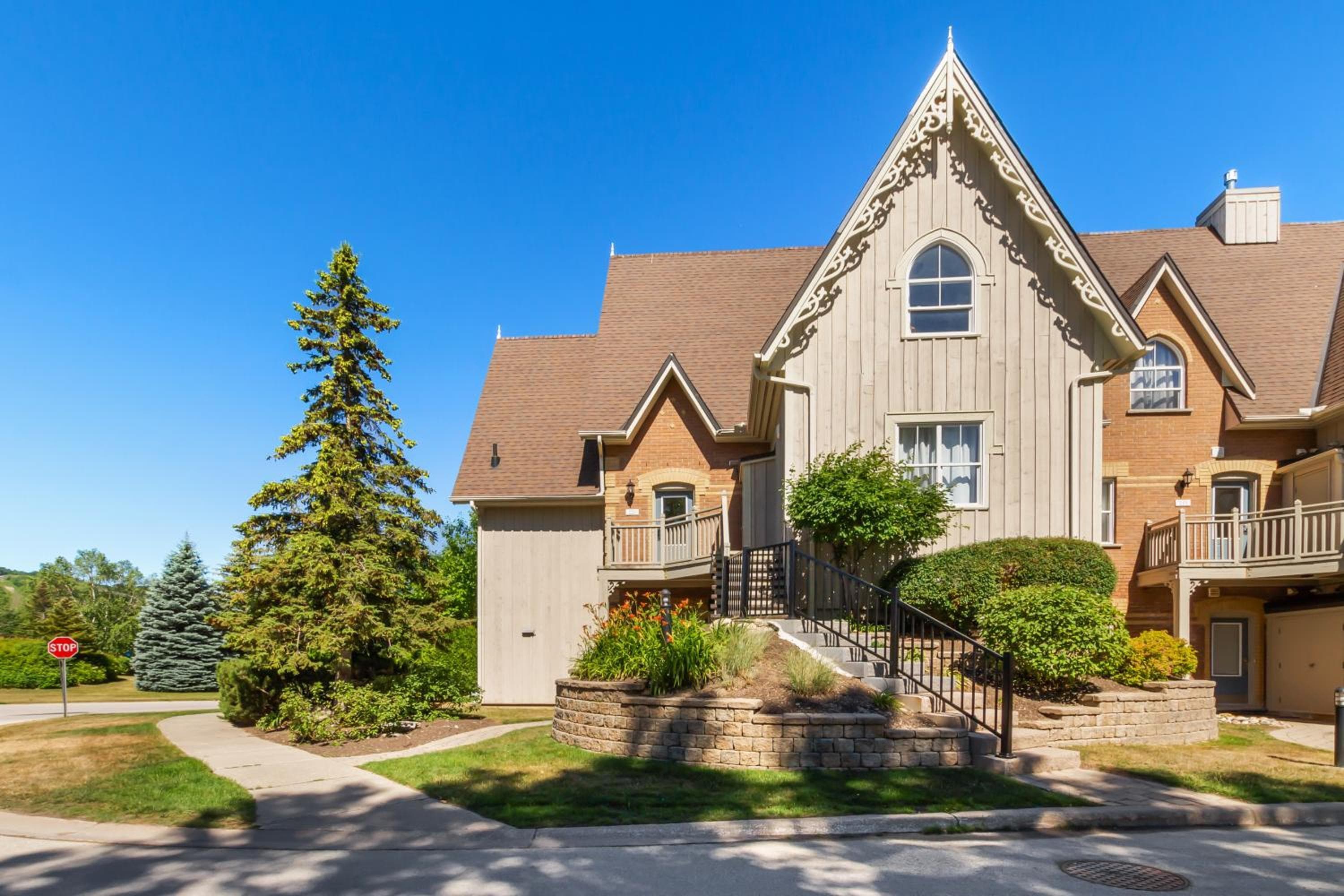 220 Snowbridge w/ Free Shuttle to Village